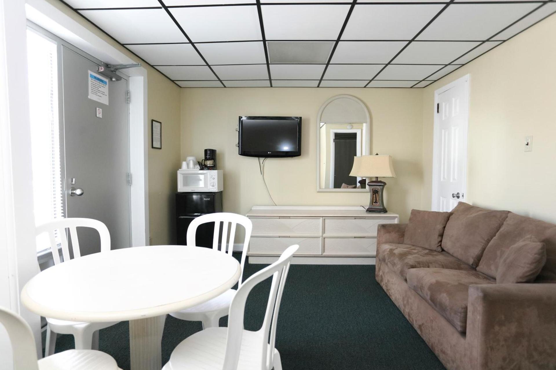 Riviera Resort & Suites photo 18