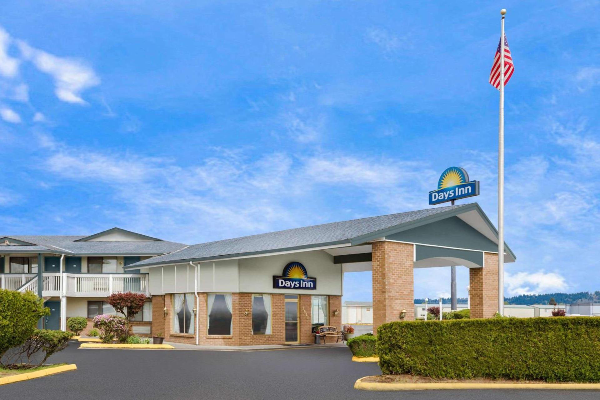 Days Inn by Wyndham Auburn photo 2