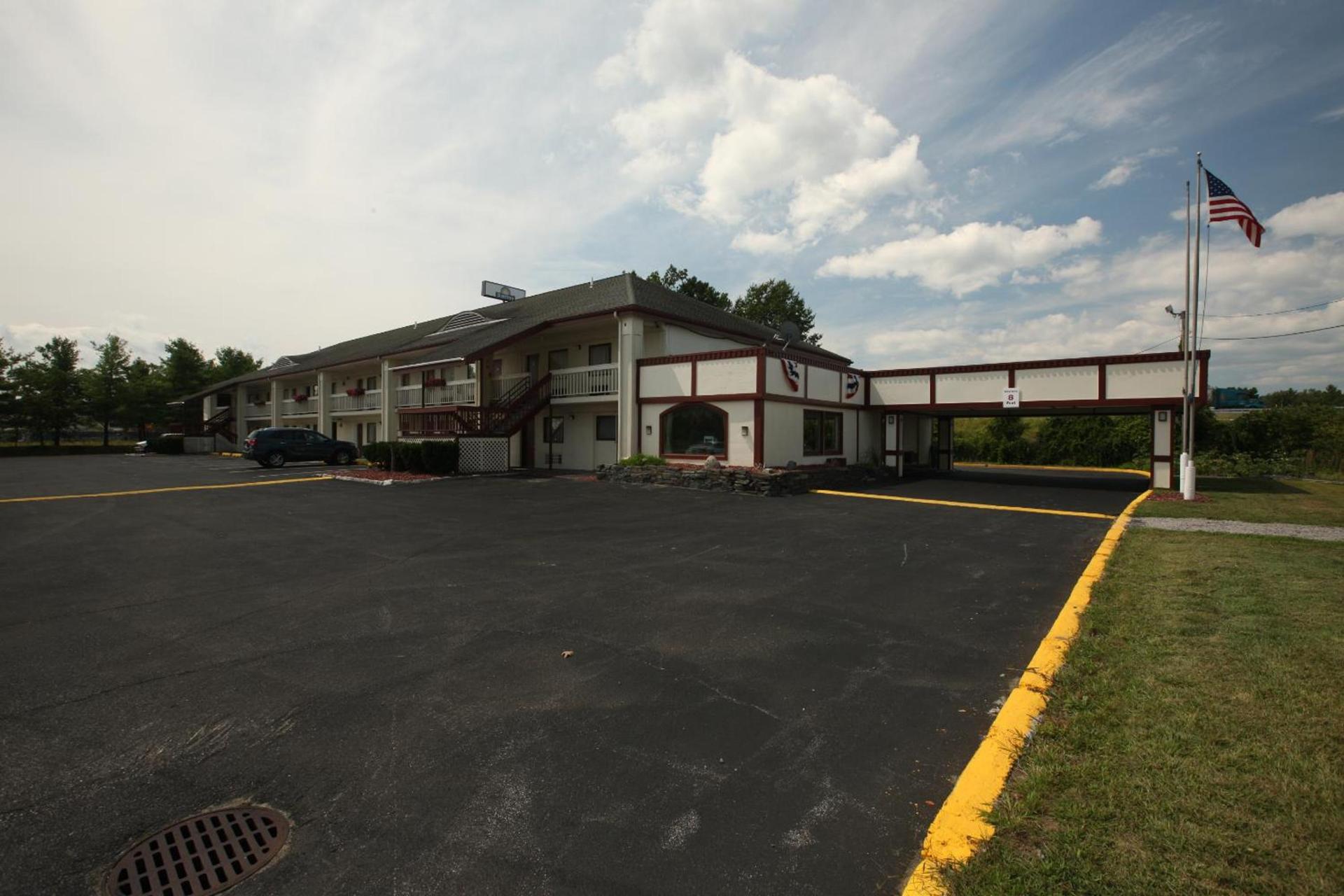 Days Inn by Wyndham Queensbury/Lake George photo 66