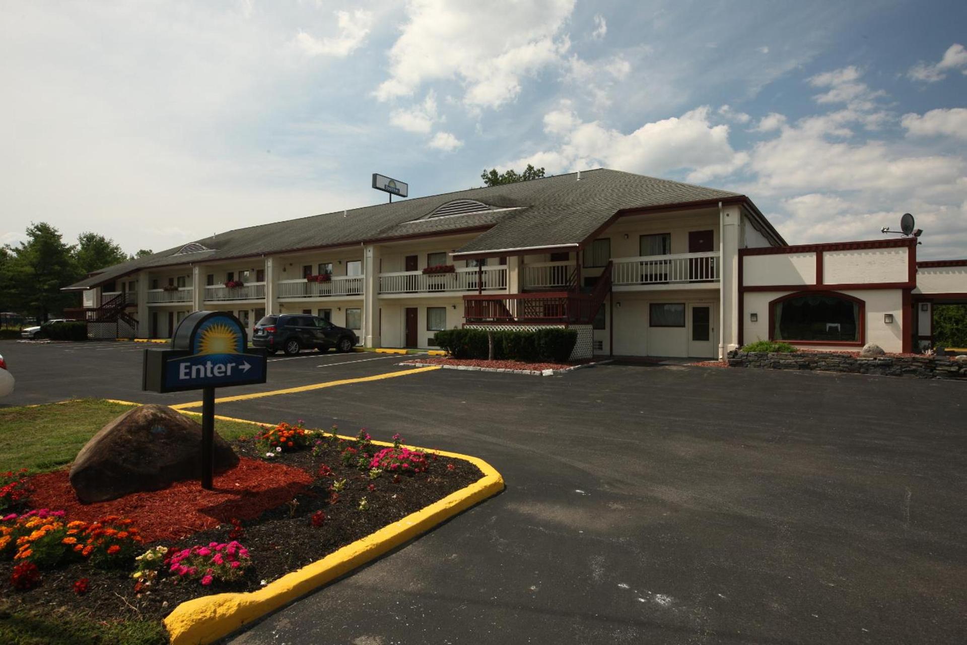 Days Inn by Wyndham Queensbury/Lake George photo 62