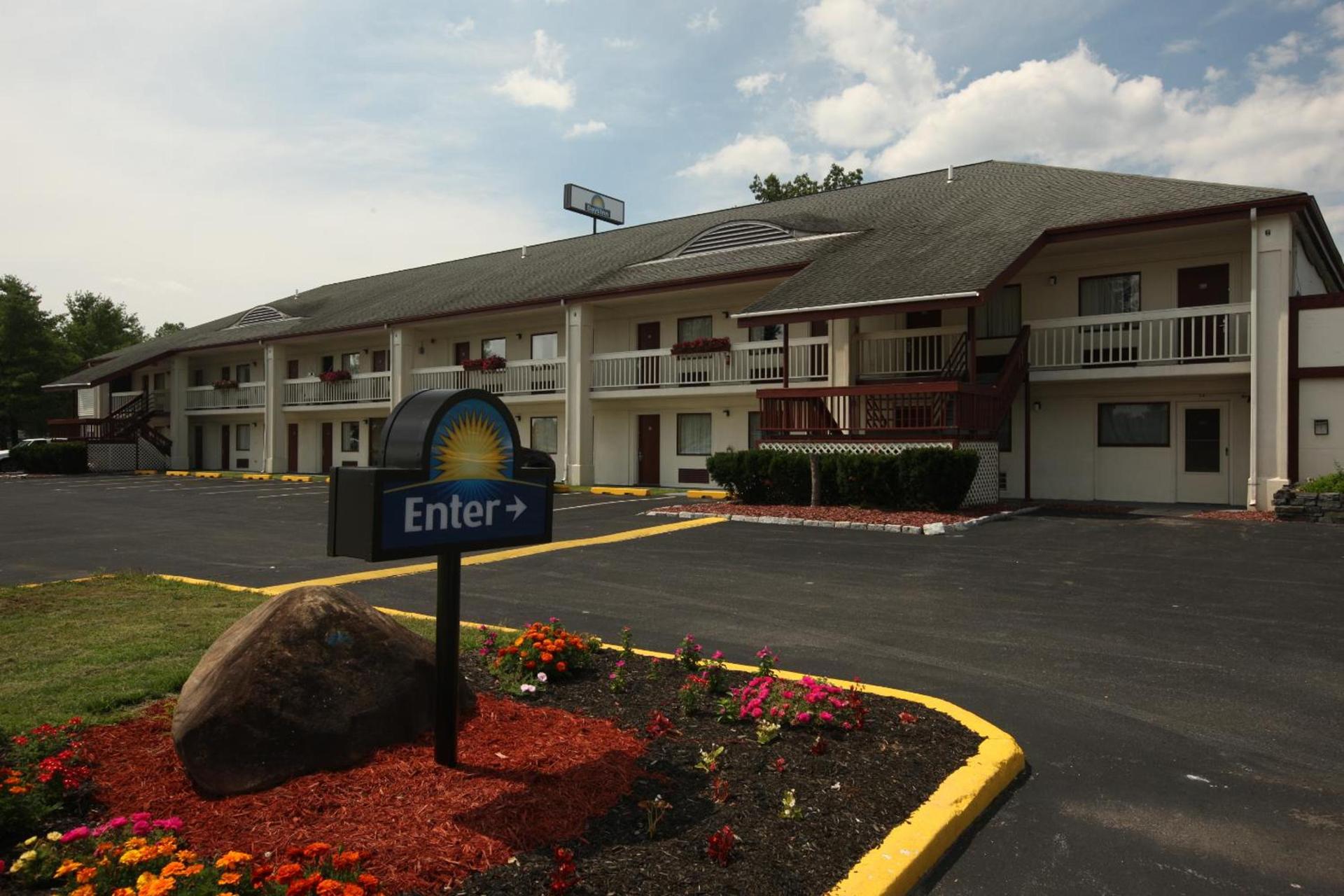 Days Inn by Wyndham Queensbury/Lake George photo 57