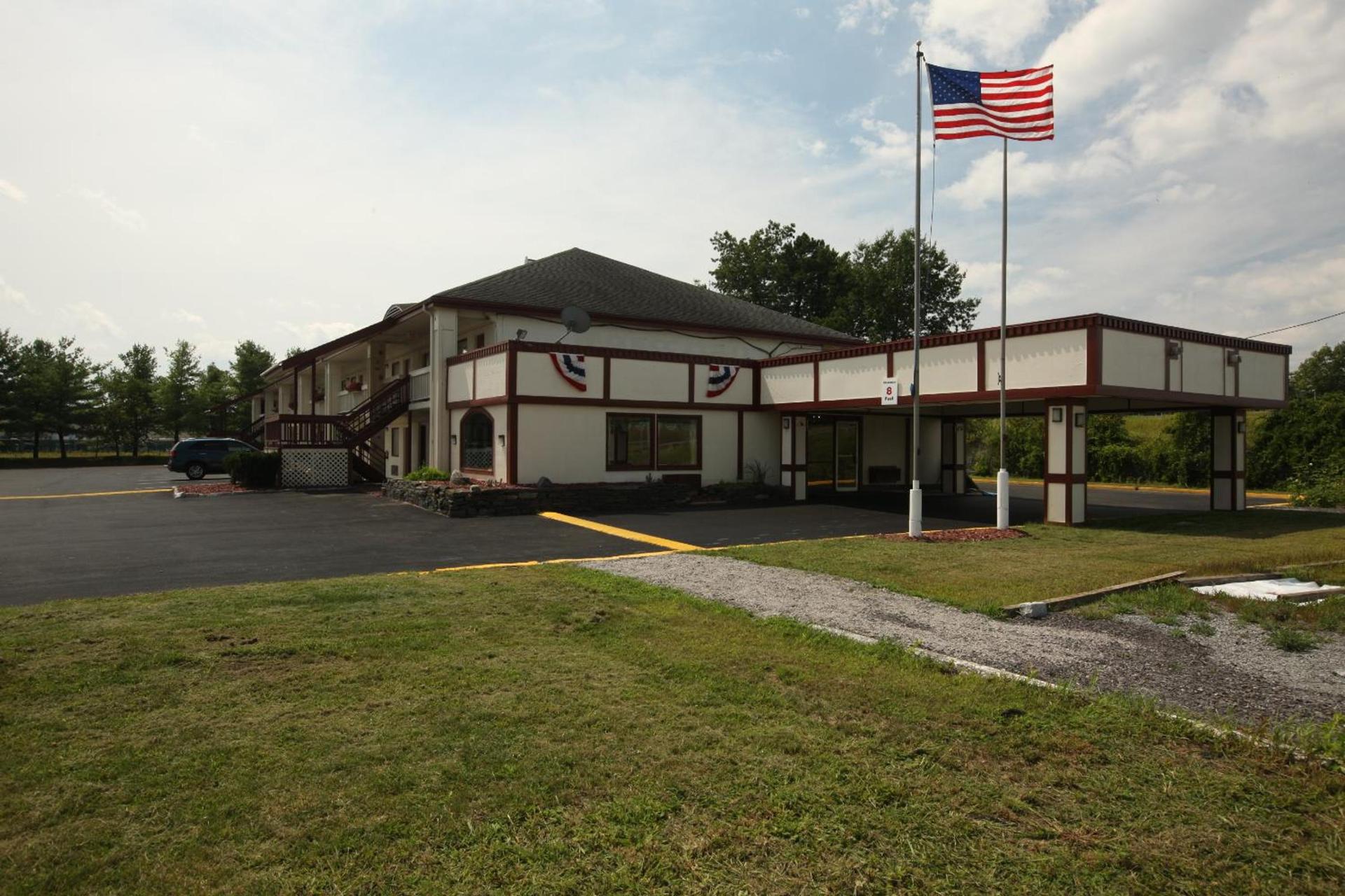 Days Inn by Wyndham Queensbury/Lake George photo 65