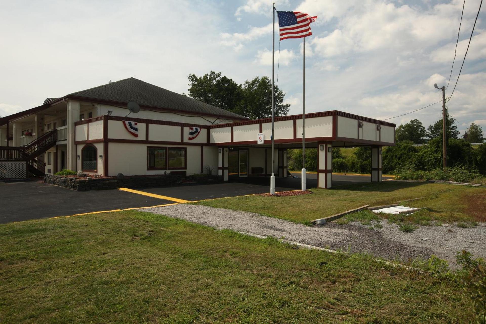 Days Inn by Wyndham Queensbury/Lake George photo 63