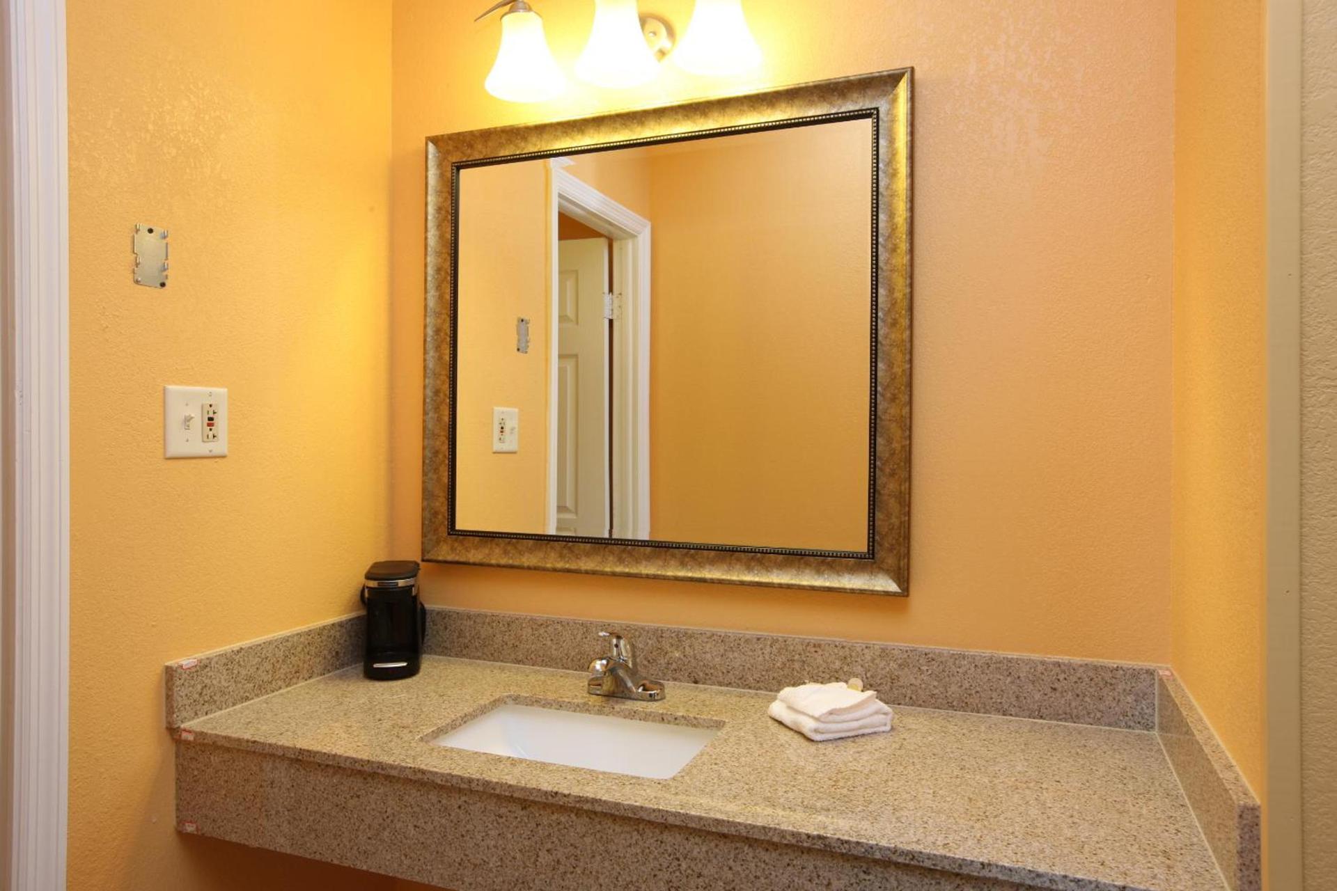 Days Inn by Wyndham Queensbury/Lake George photo 70