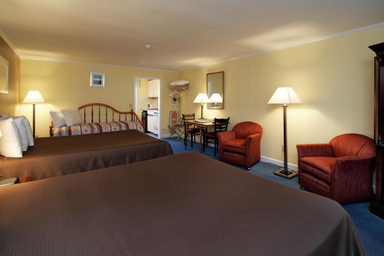Cape Cod Harbor House Inn photo 10