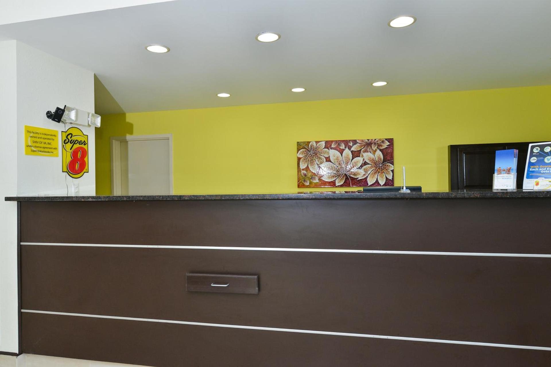 Super 8 by Wyndham Petersburg photo 19