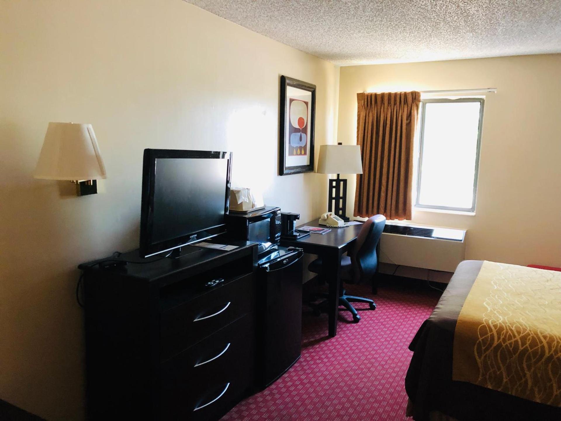Super 8 by Wyndham Omaha SW photo 59