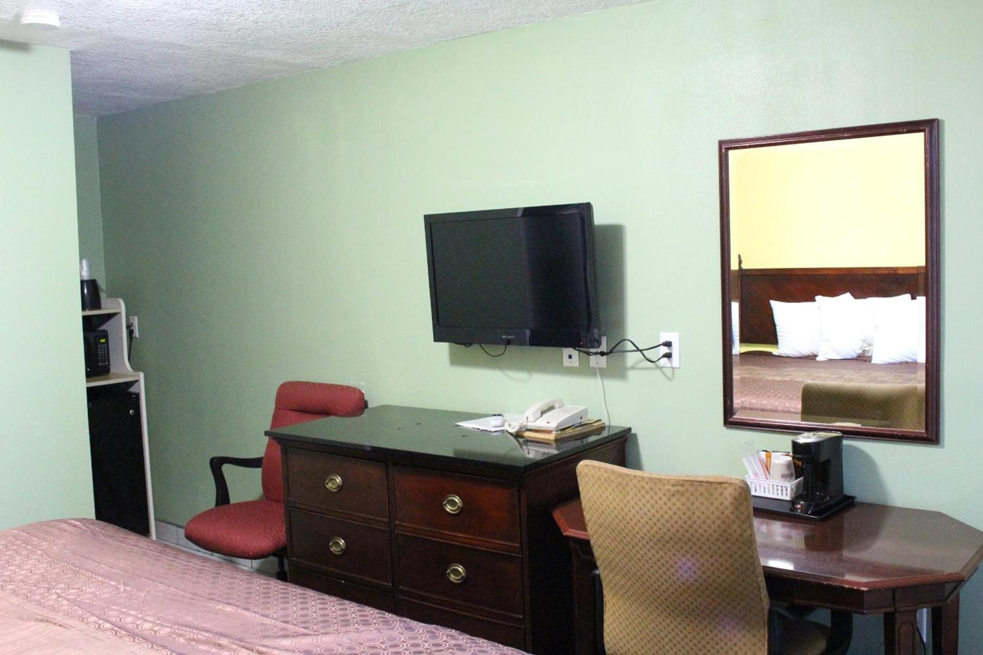 Deluxe Inn Fort Stockton photo 6