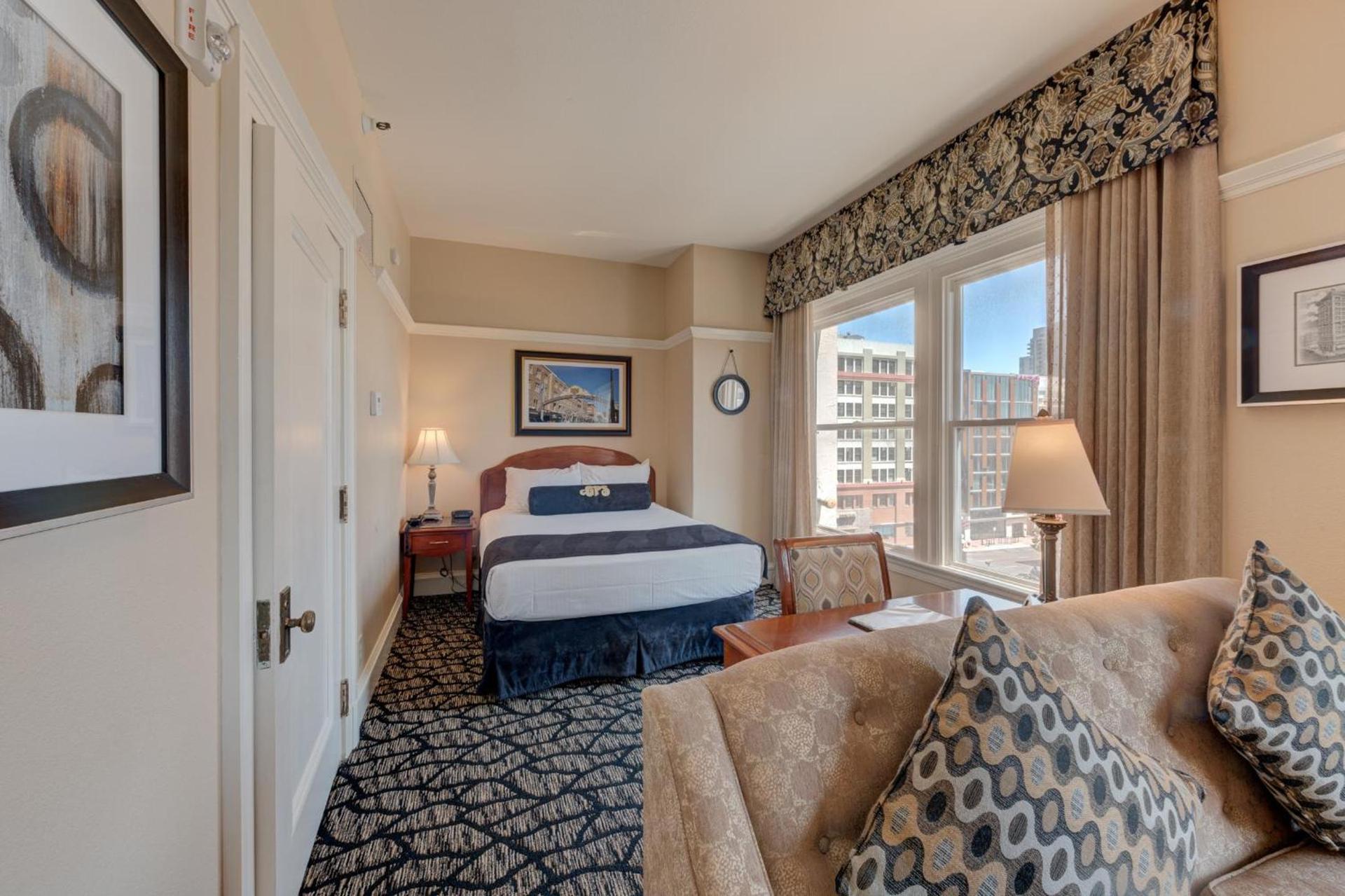 Gaslamp Plaza Suites photo 7