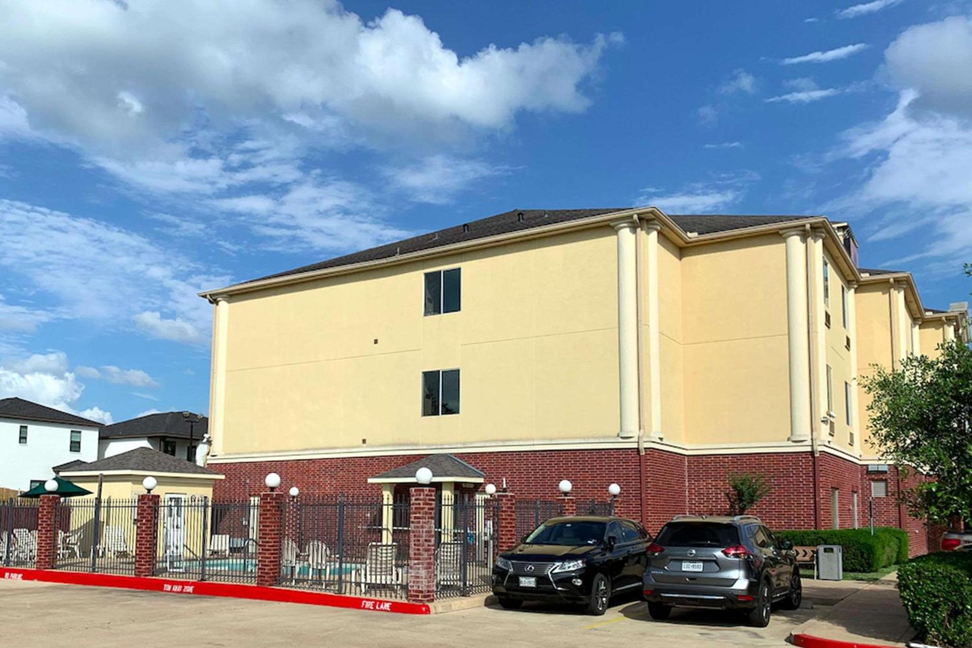 Comfort Suites Texas Ave photo 21