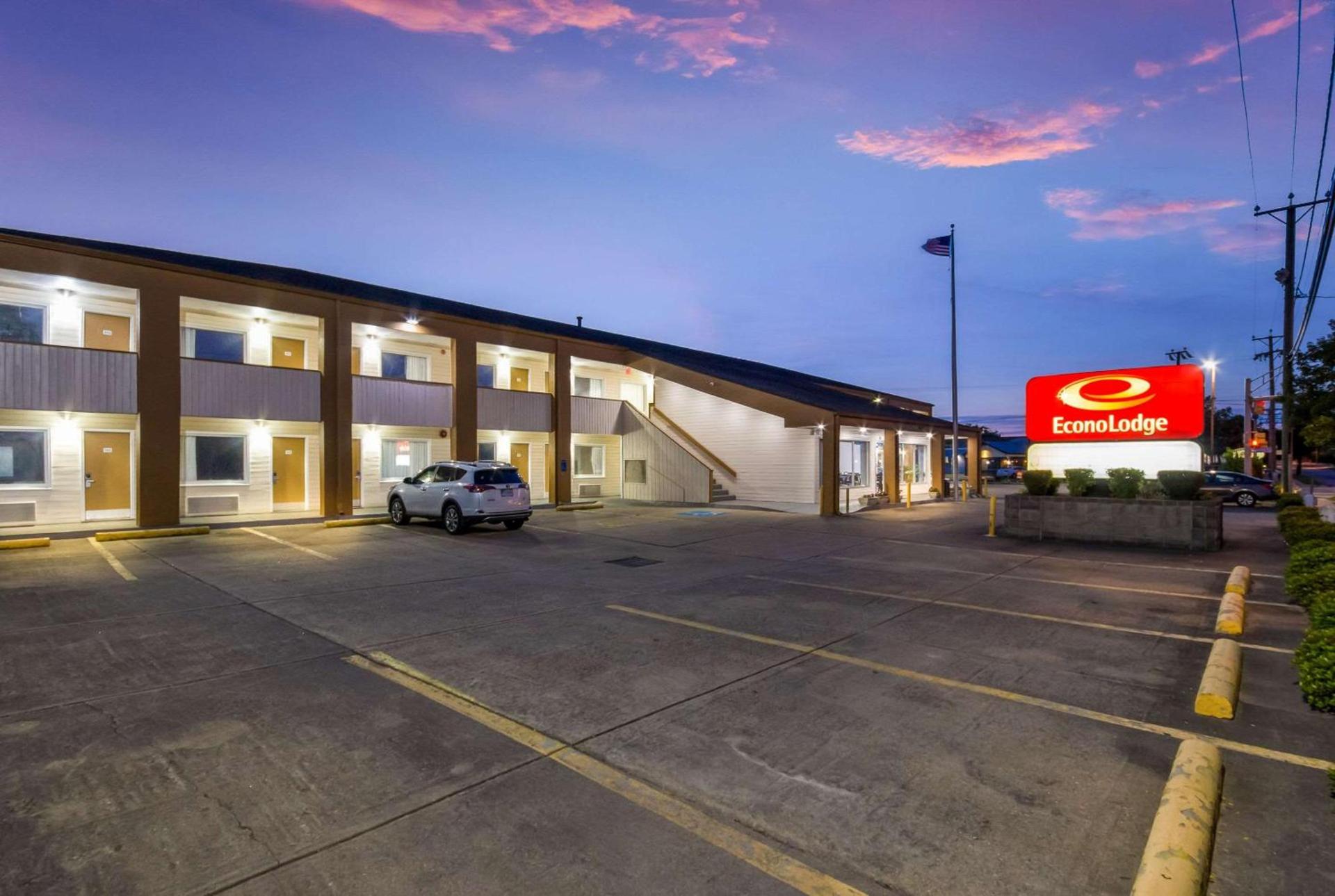 Econo Lodge Little Creek photo 13