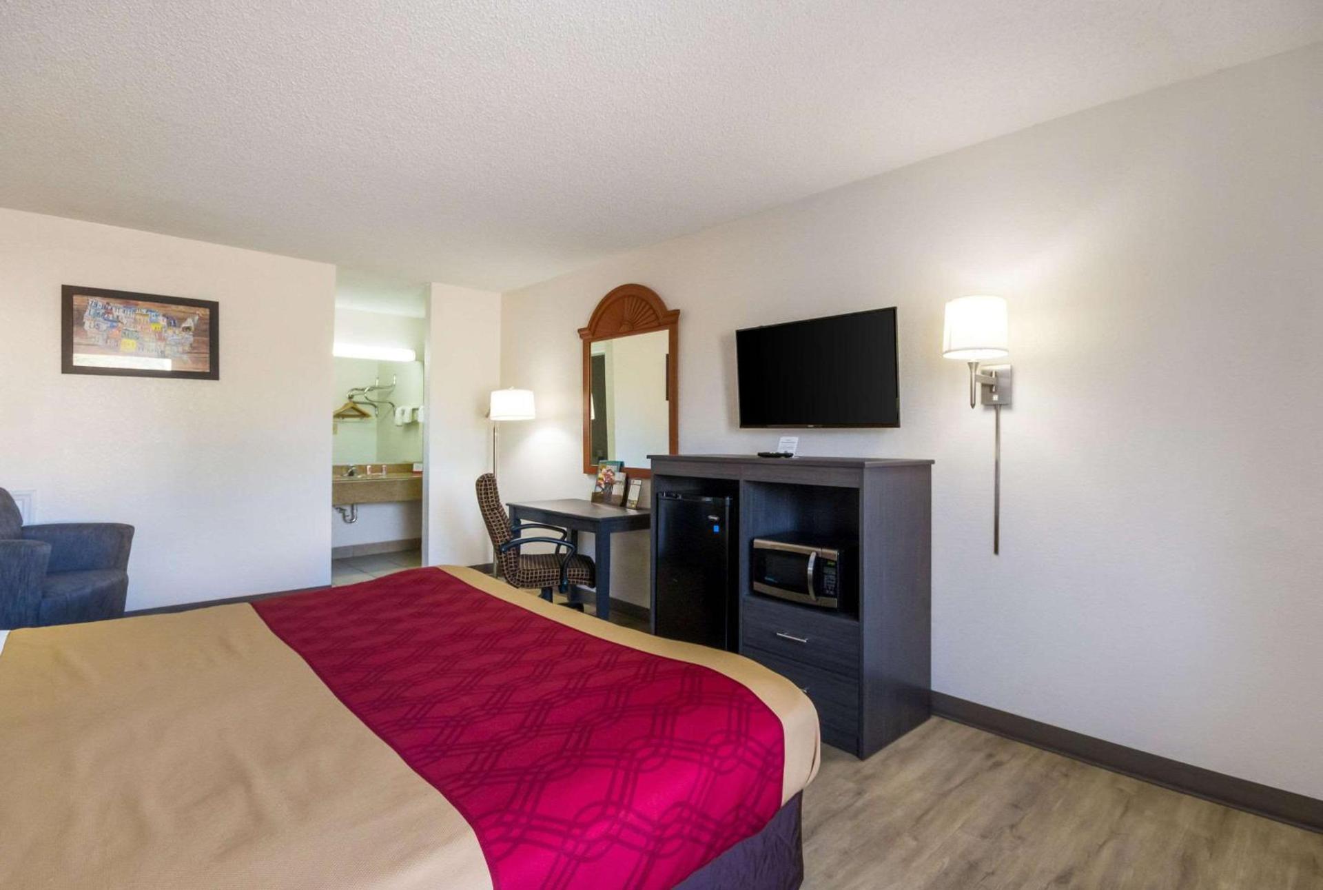 Econo Lodge Little Creek photo 14