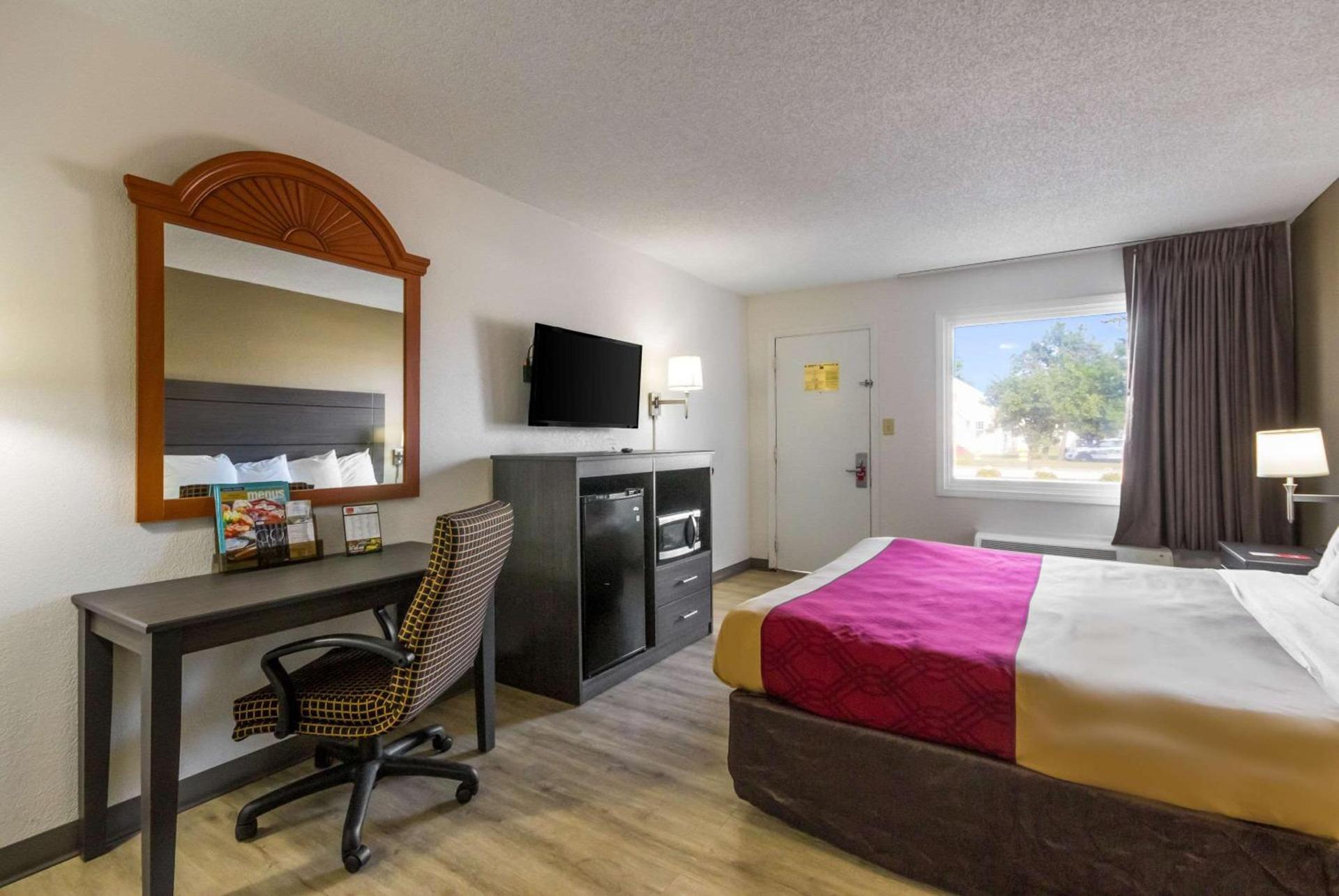 Econo Lodge Little Creek photo 18