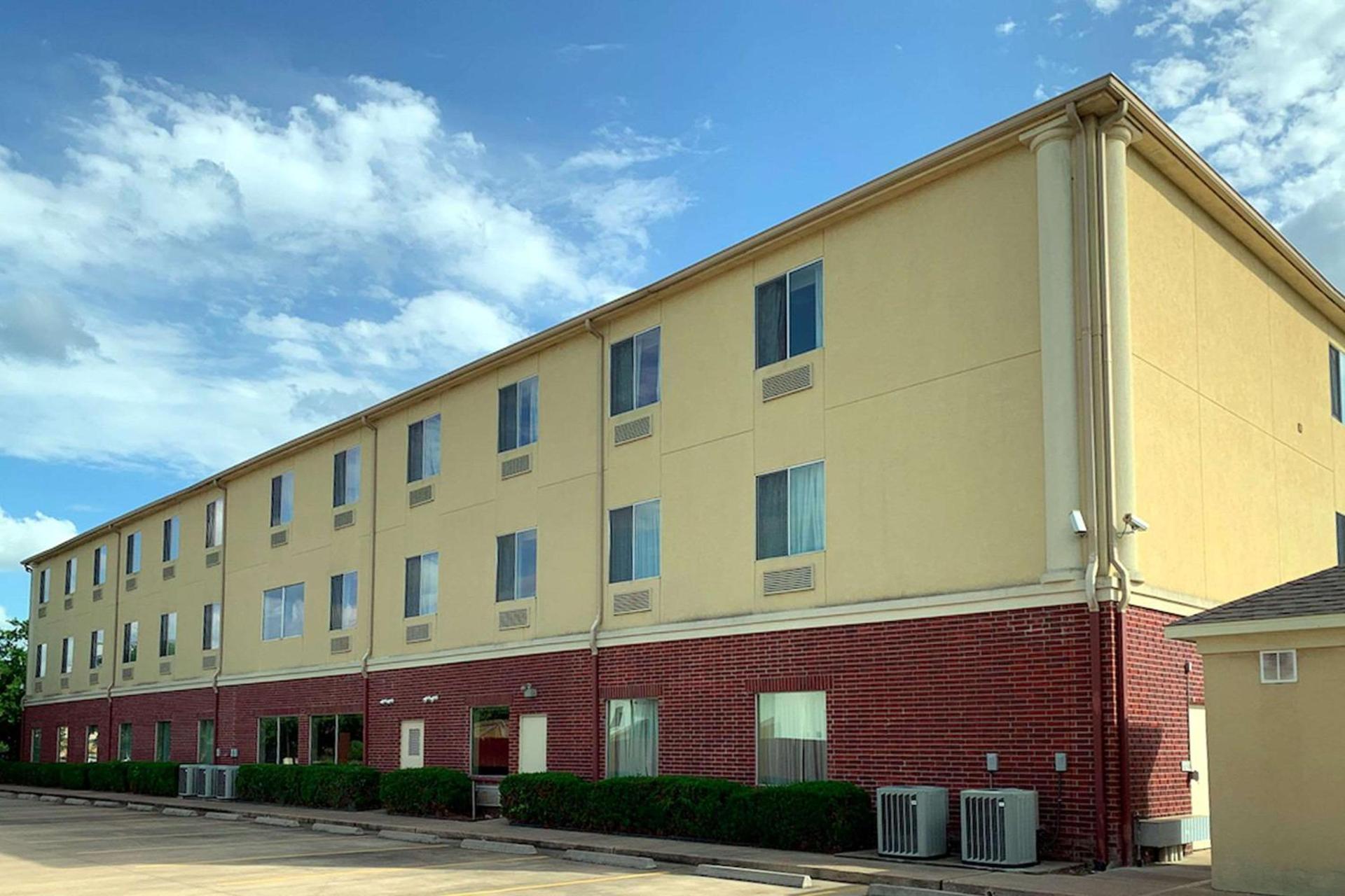 Comfort Suites Texas Ave photo 22