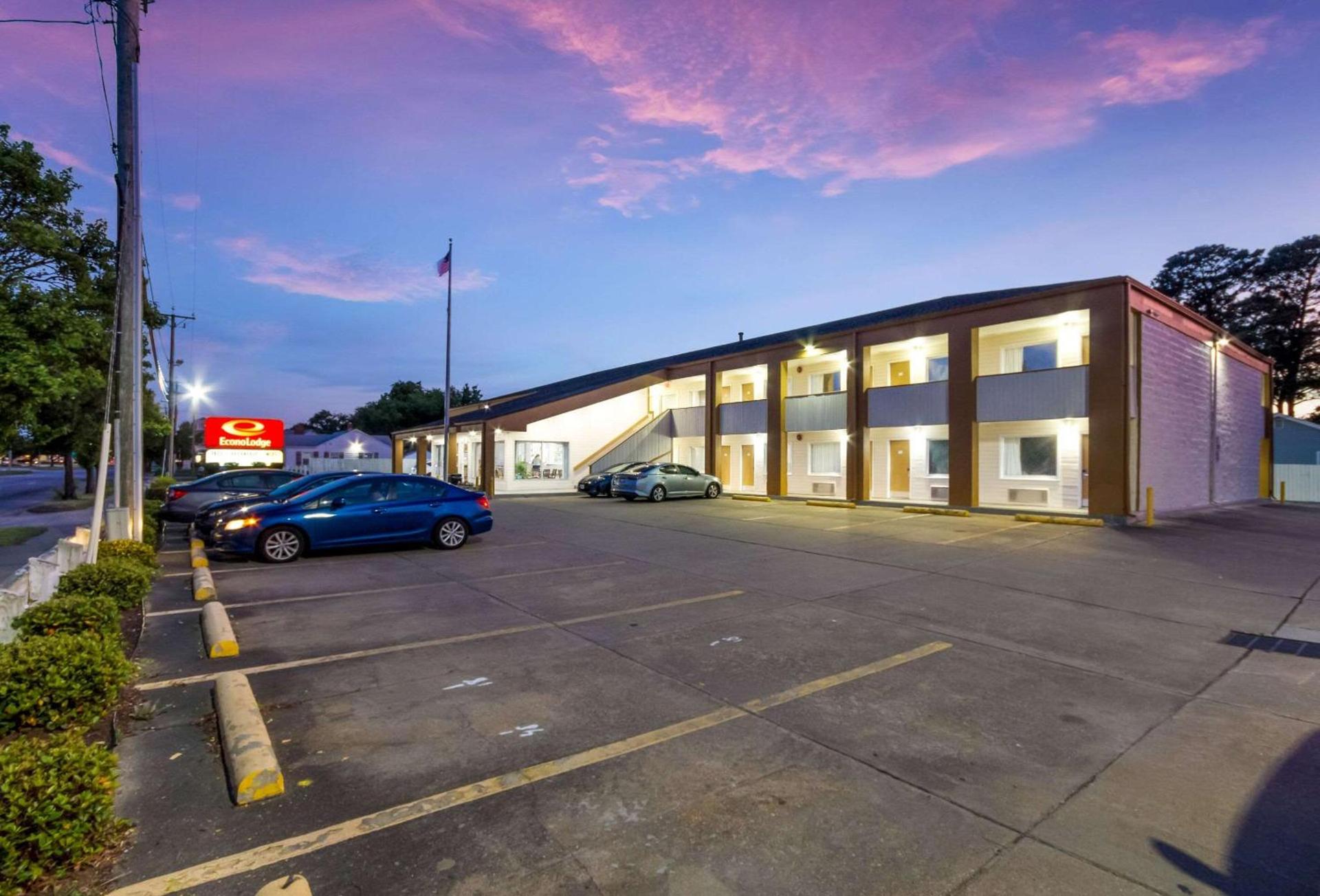 Econo Lodge Little Creek photo 26