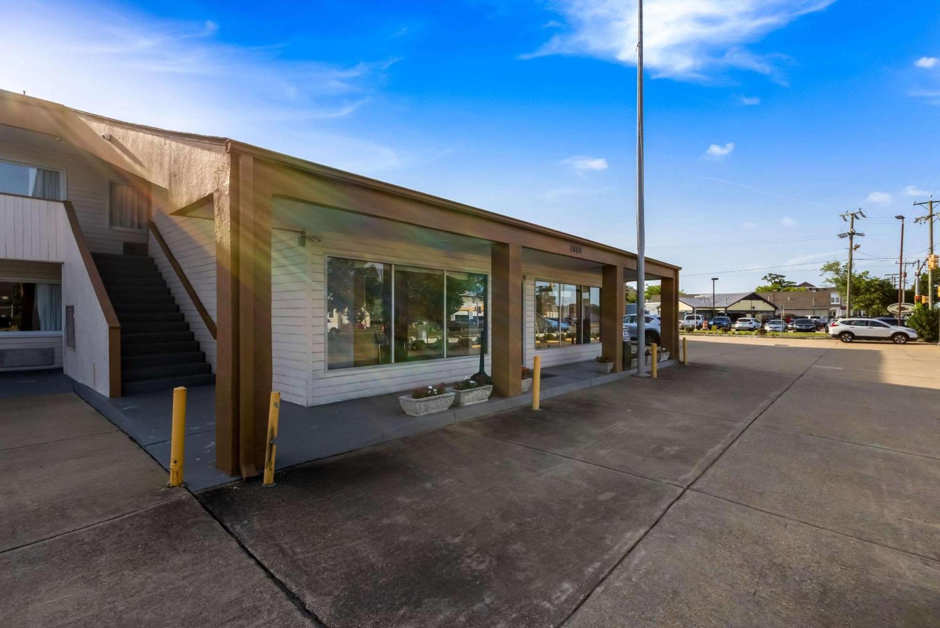 Econo Lodge Little Creek photo 31