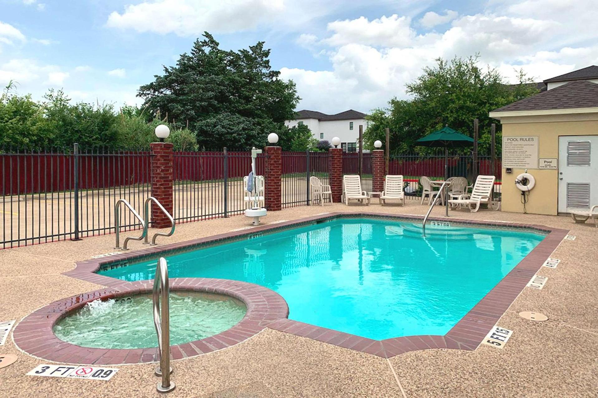 Comfort Suites Texas Ave photo 7