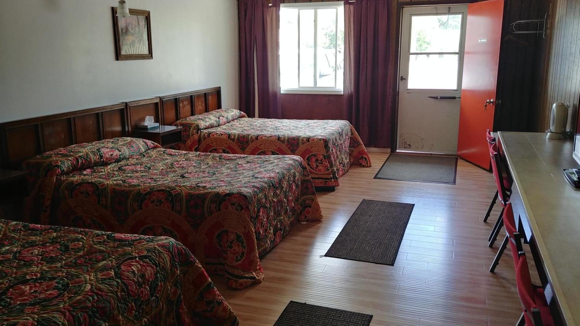 Falls Motel photo 22