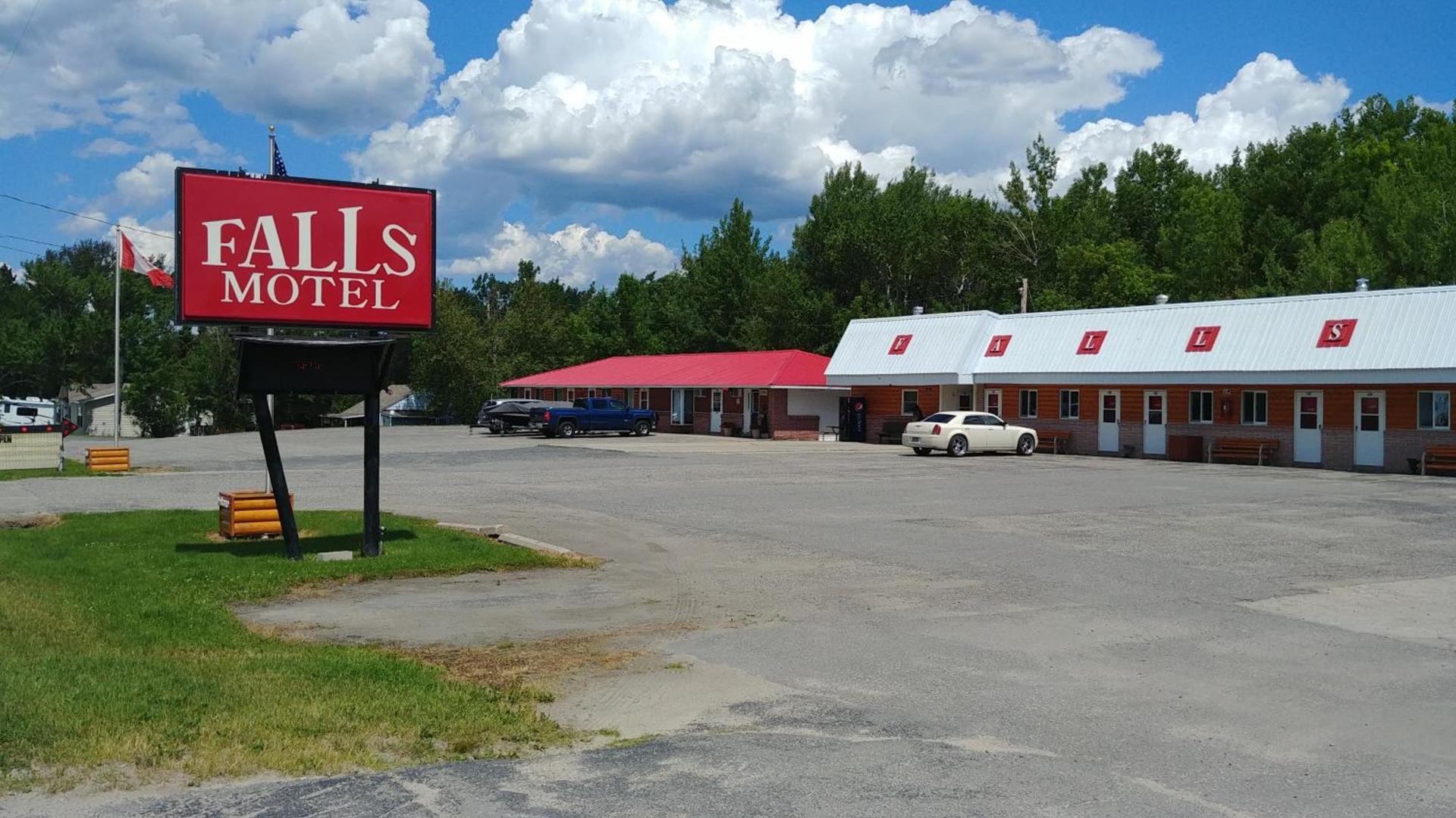 Falls Motel photo 28