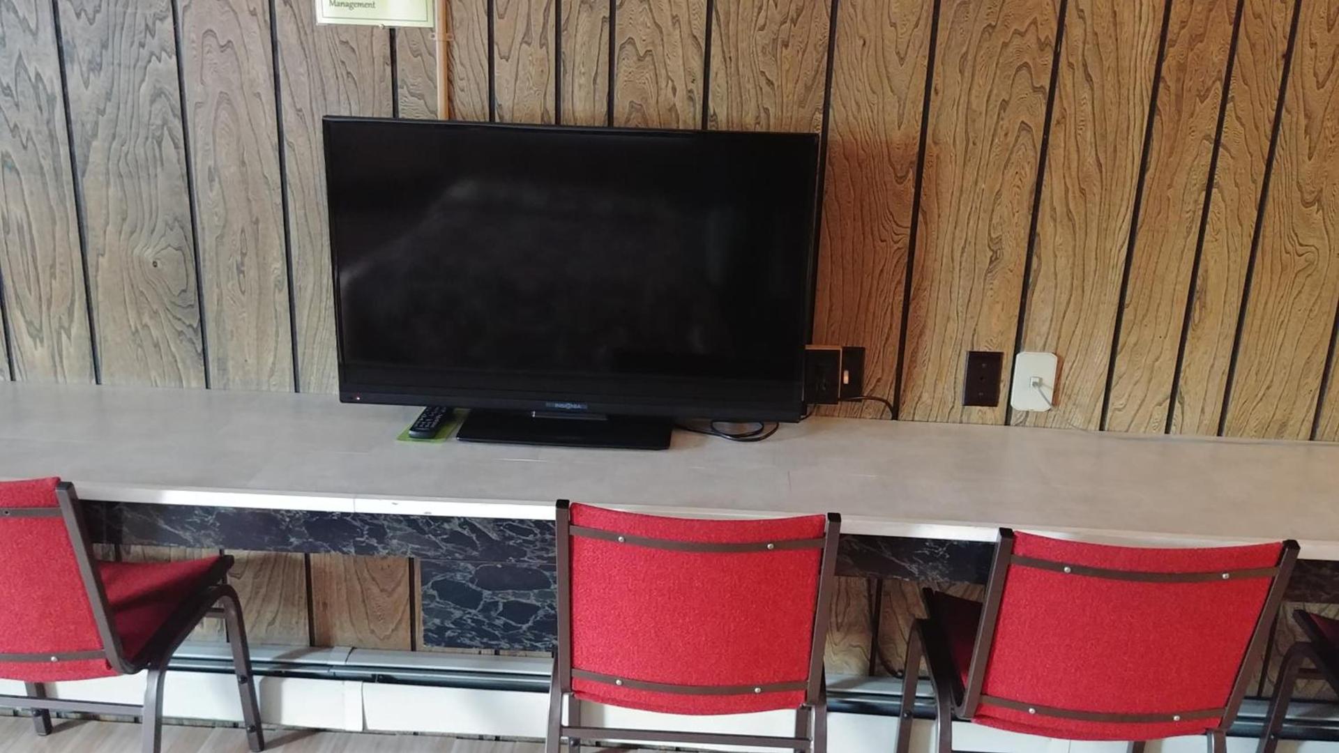 Falls Motel photo 19