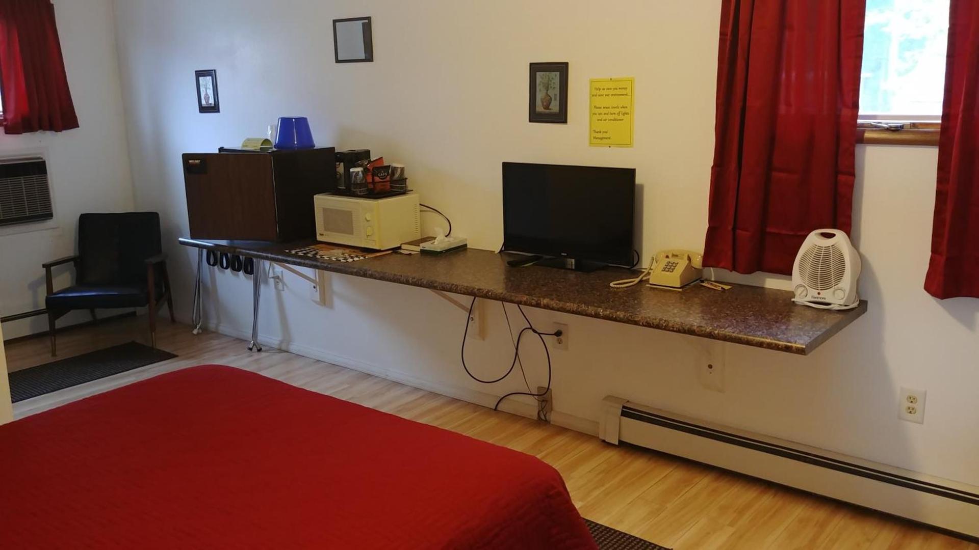 Falls Motel photo 18