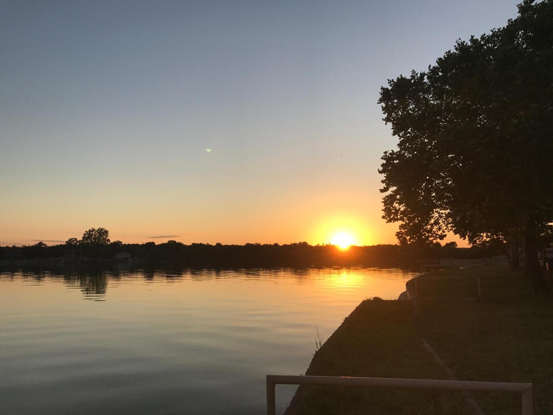 Oasis Lake Buchanan photo 18