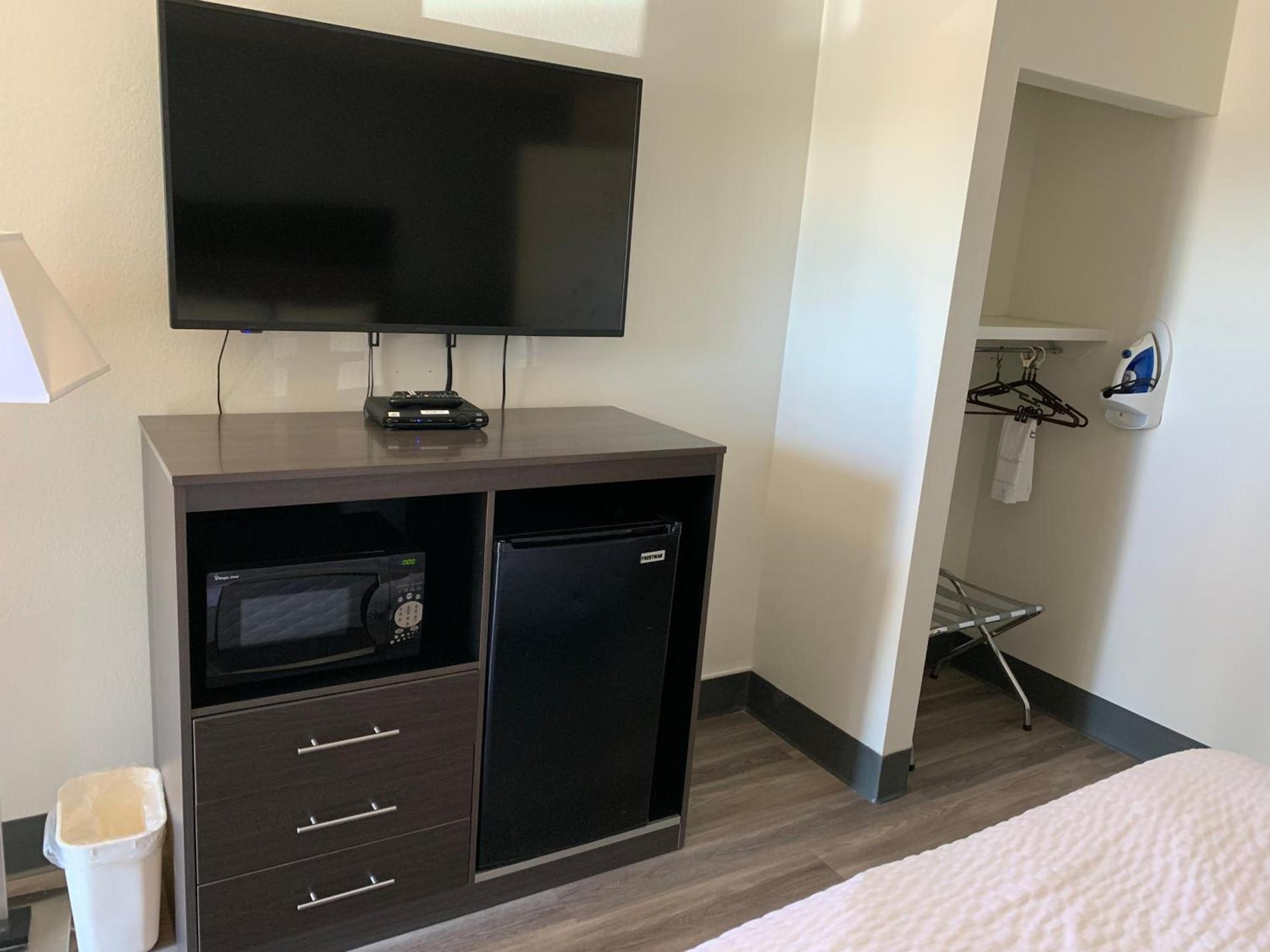 Ramada by Wyndham North Platte photo 49