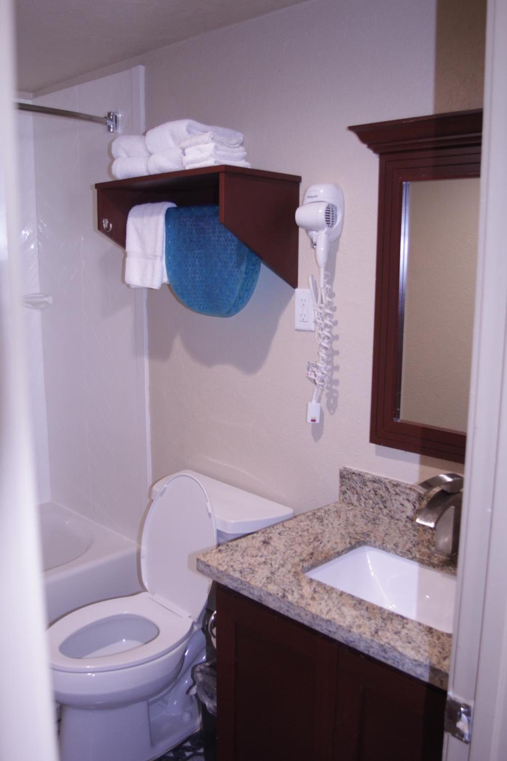 Americas Best Value Inn Port Aransas photo 64