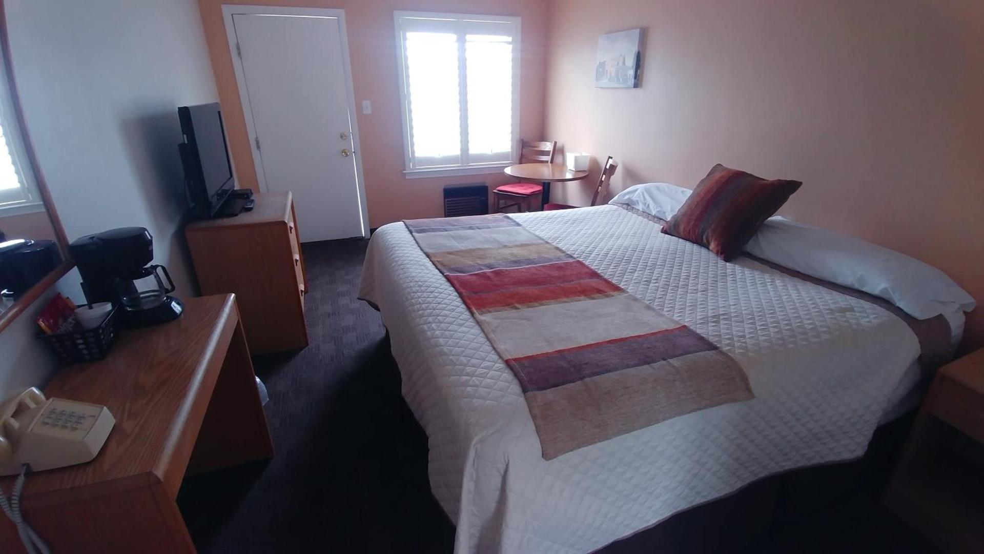 Blue Pine Motel photo 15