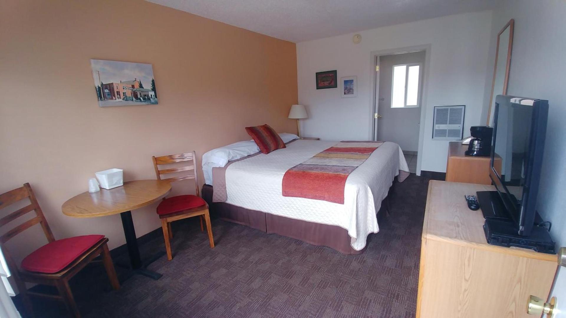 Blue Pine Motel photo 14