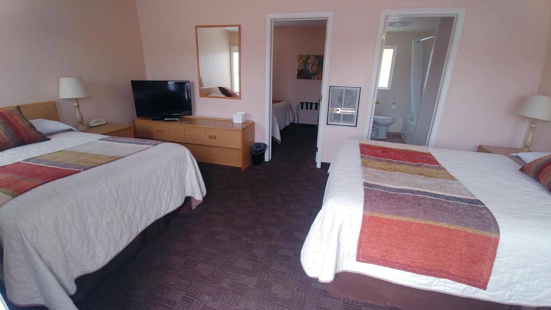 Blue Pine Motel photo 19