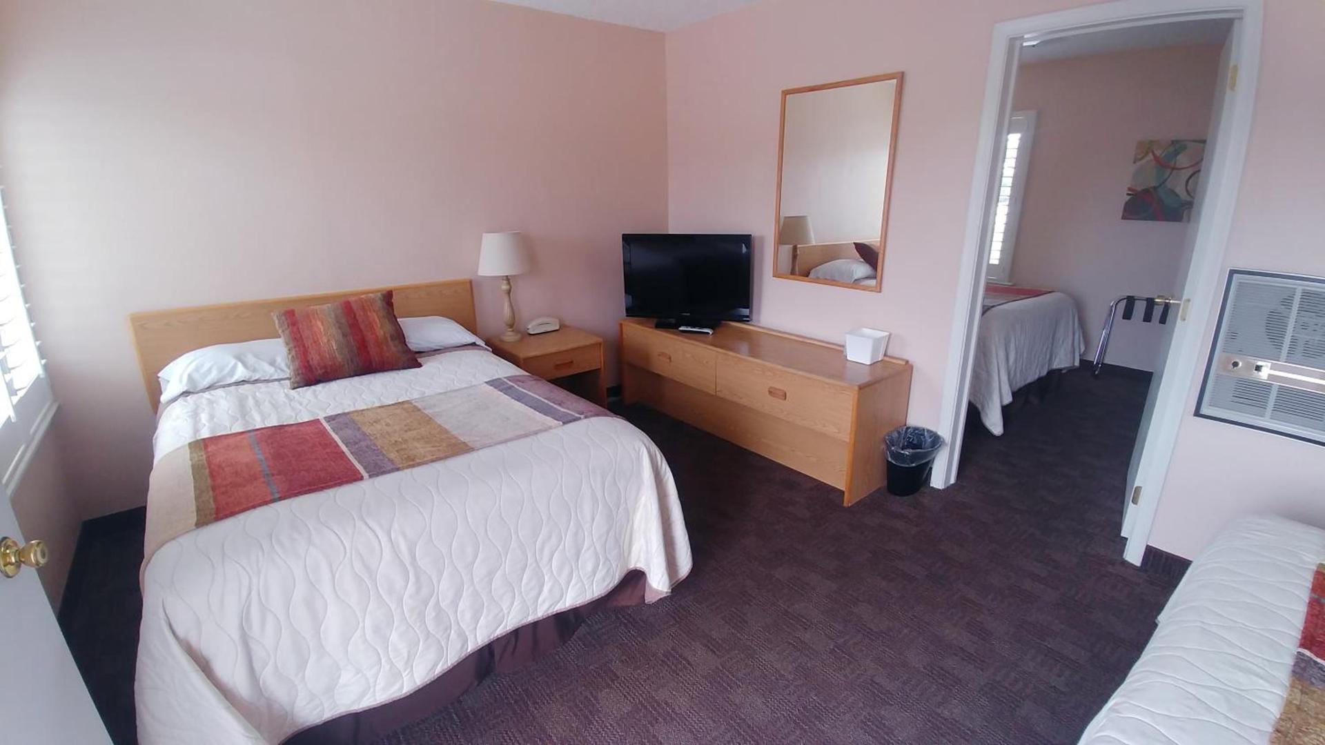 Blue Pine Motel photo 20