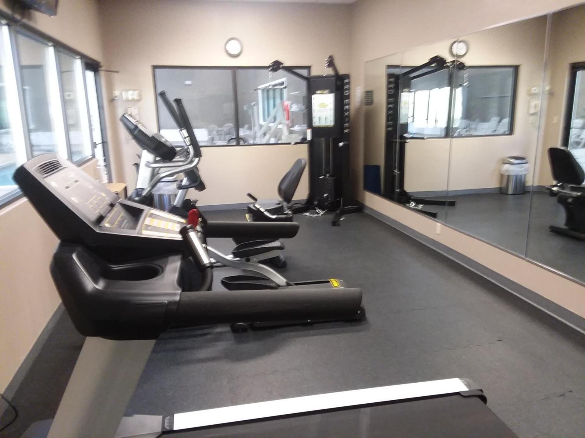 Ramada by Wyndham North Platte photo 47