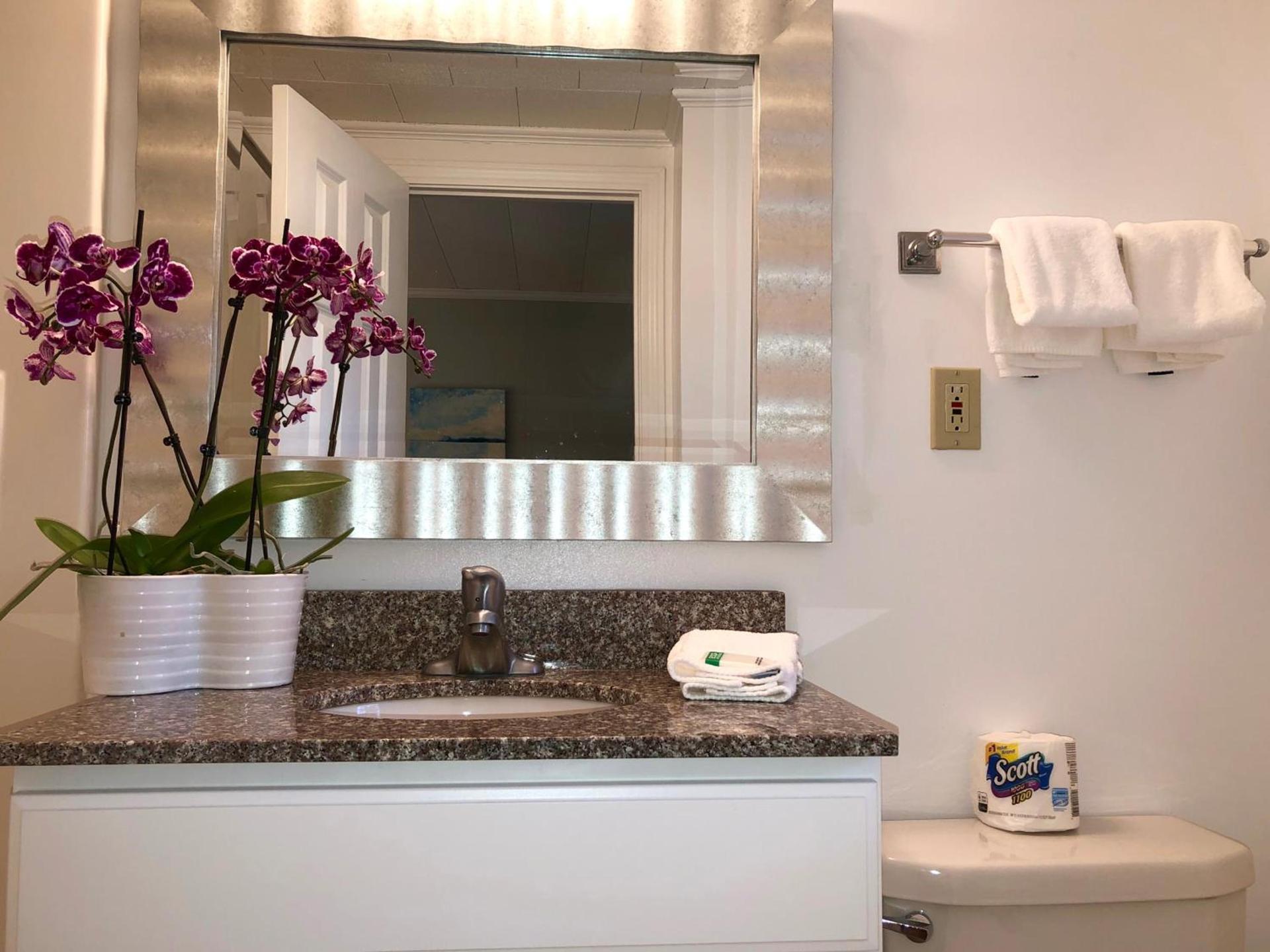 Hyannis Inn photo 9