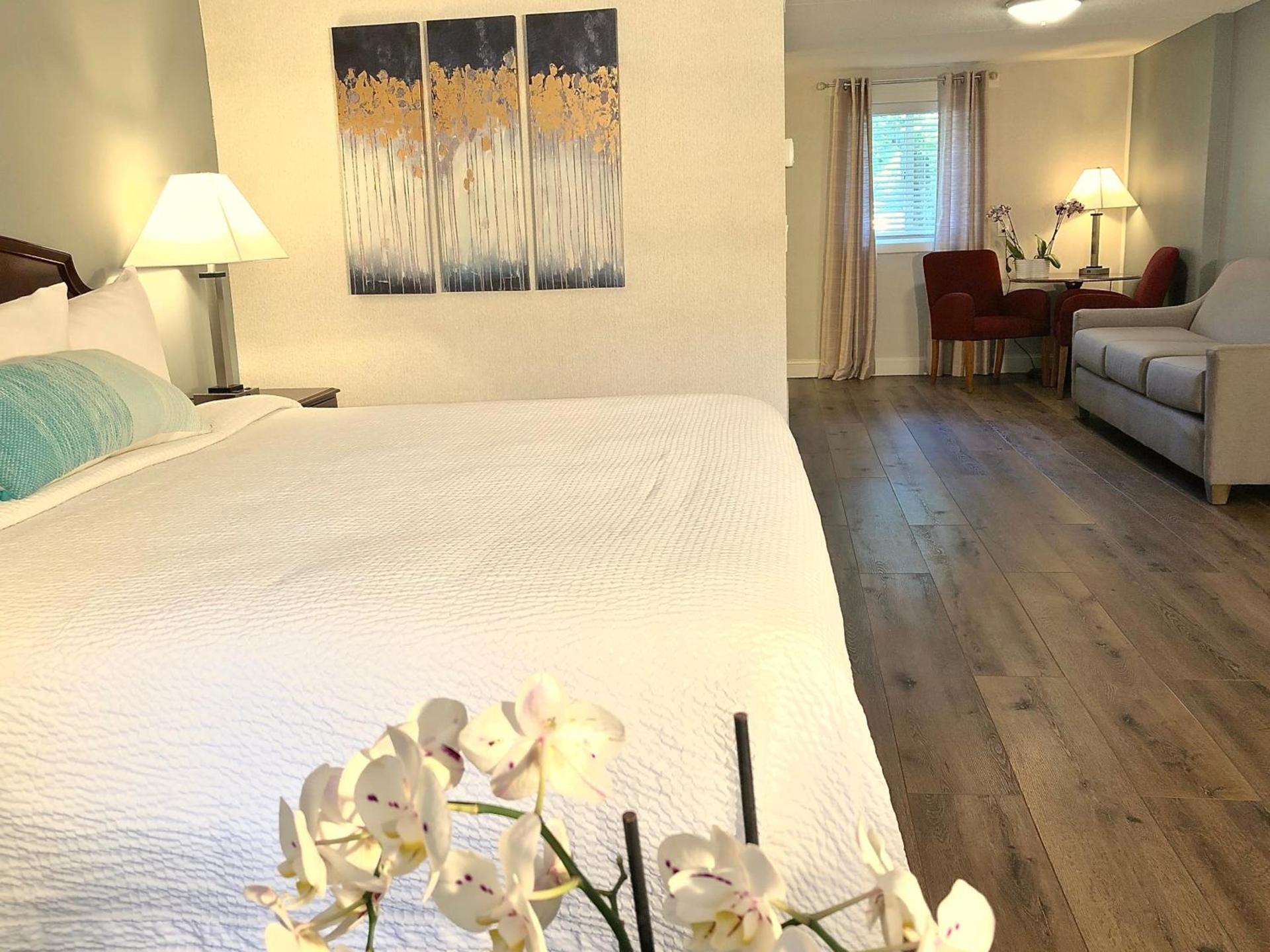 Hyannis Inn photo 5