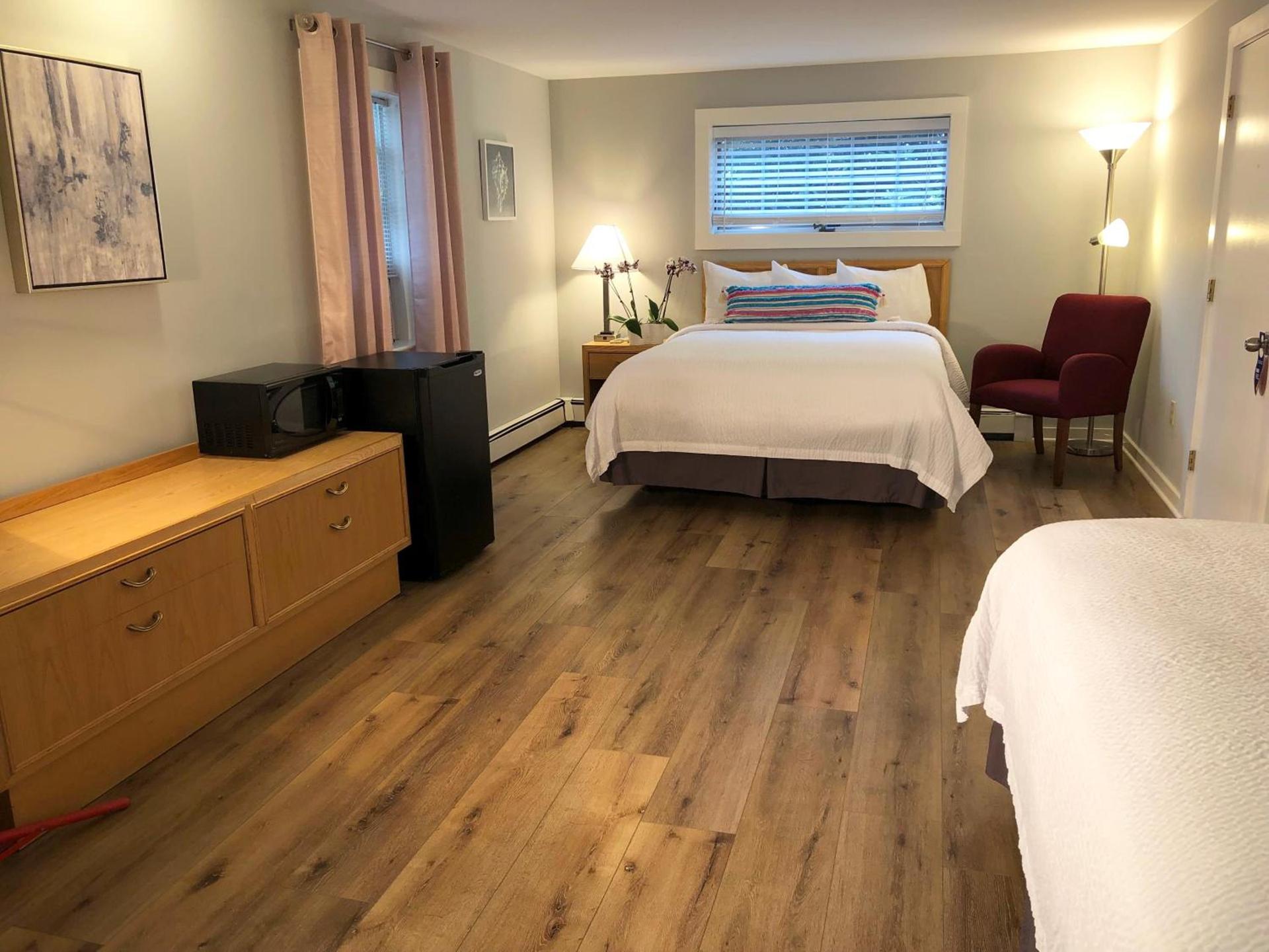 Hyannis Inn photo 56