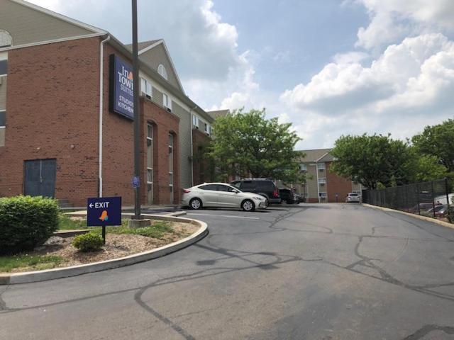 InTown Suites Extended Stay Cincinnati OH - Colerain photo 3