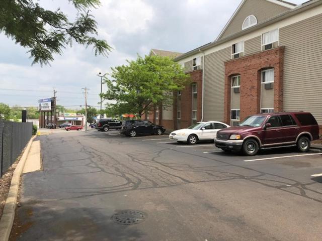 InTown Suites Extended Stay Cincinnati OH - Colerain photo 2