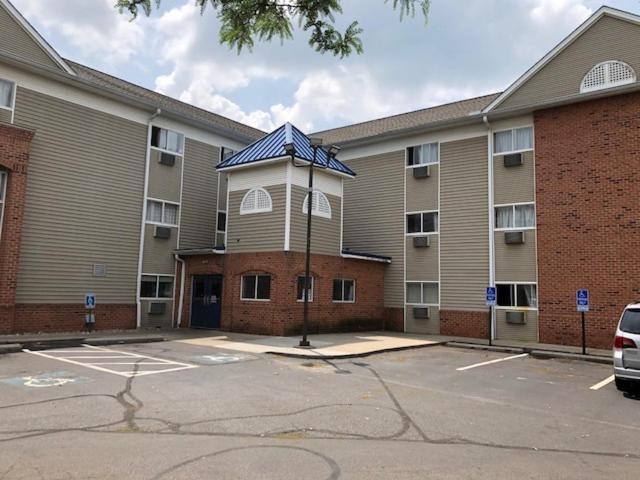 InTown Suites Extended Stay Cincinnati OH - Colerain photo 4