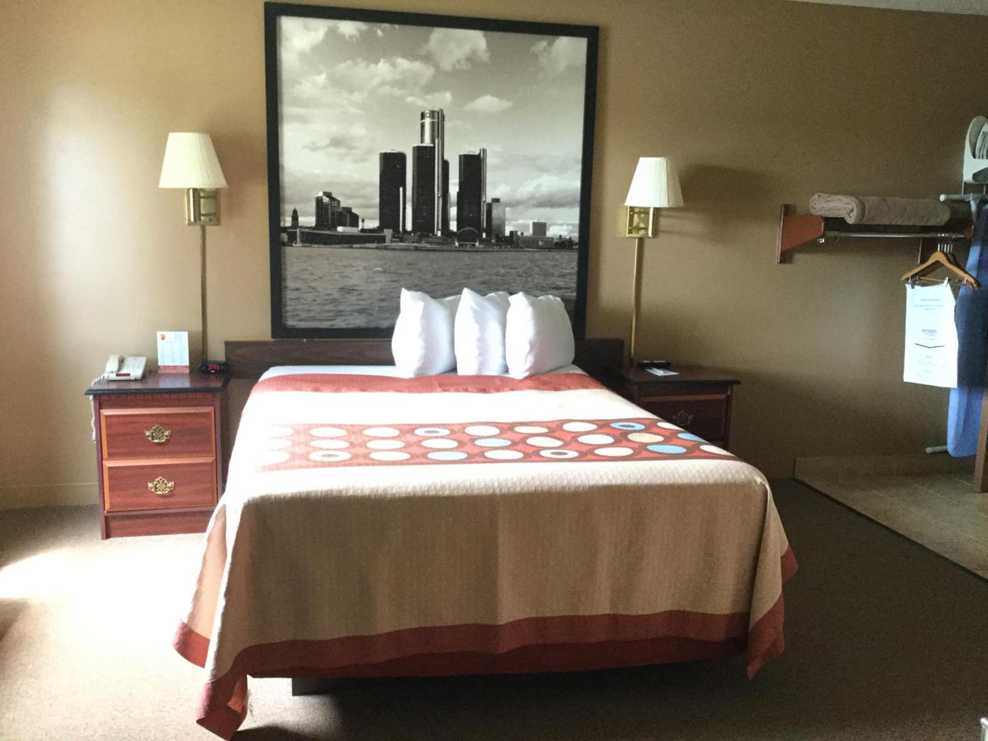 Super 8 by Wyndham Imlay City photo 11