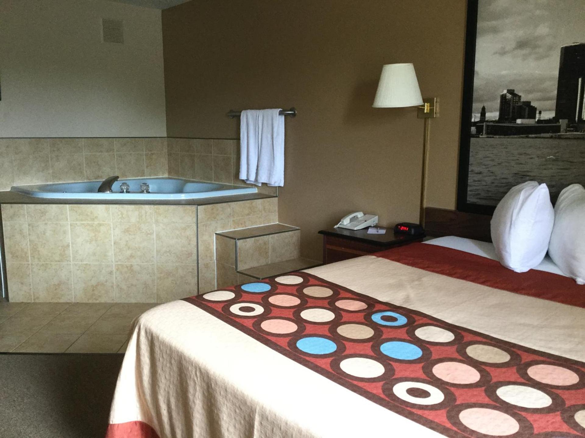 Super 8 by Wyndham Imlay City photo 10
