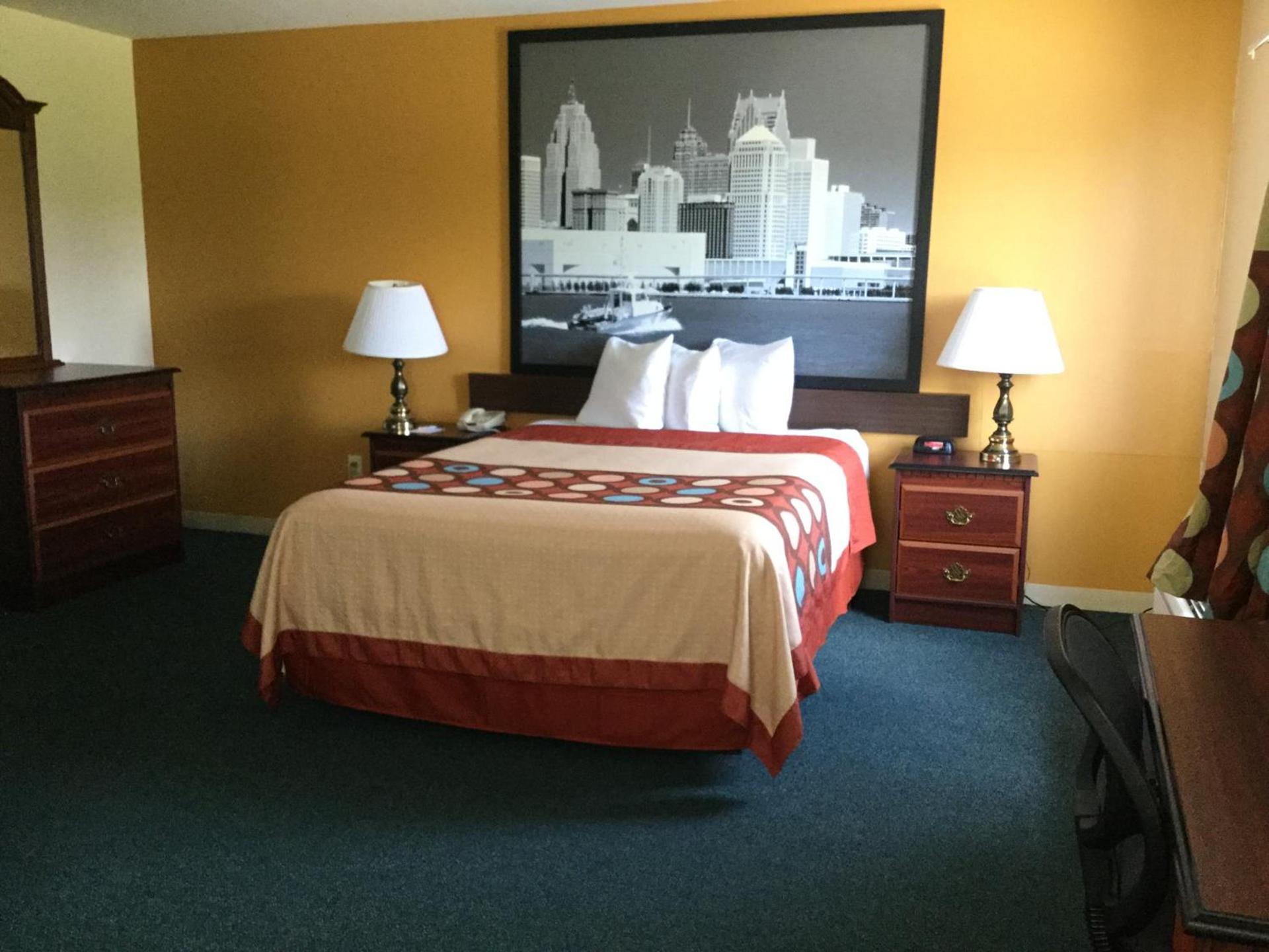 Super 8 by Wyndham Imlay City photo 7