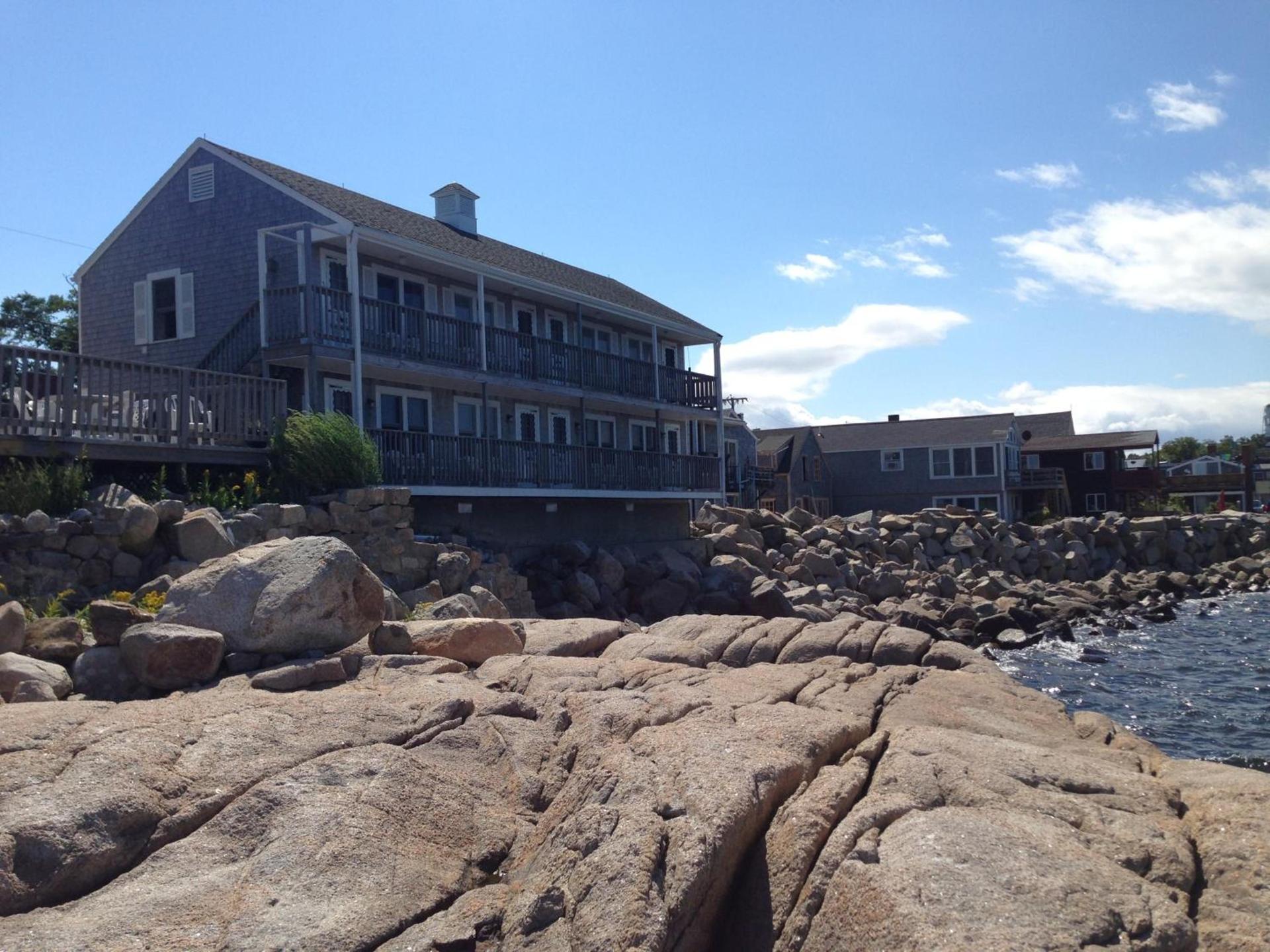 Bearskin Neck Motor Lodge photo 31
