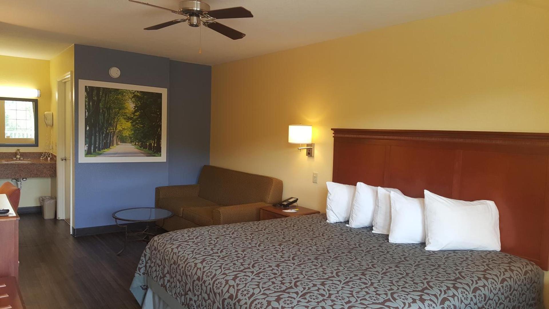 Days Inn by Wyndham Trenton photo 26