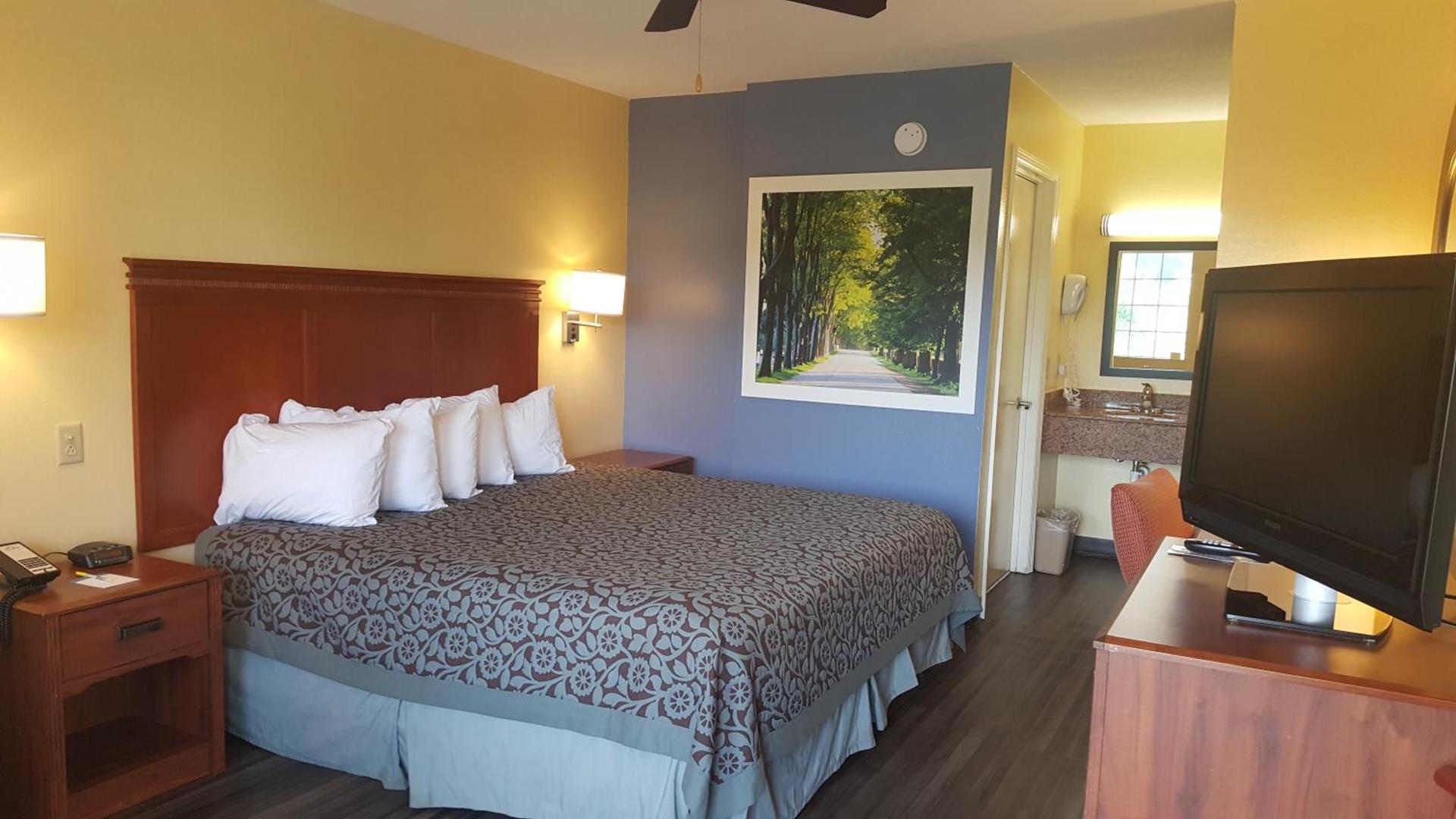 Days Inn by Wyndham Trenton photo 23