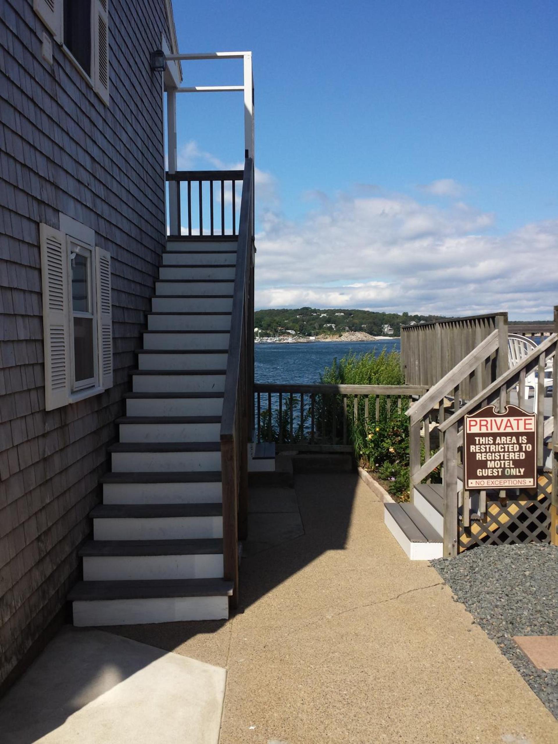Bearskin Neck Motor Lodge photo 15