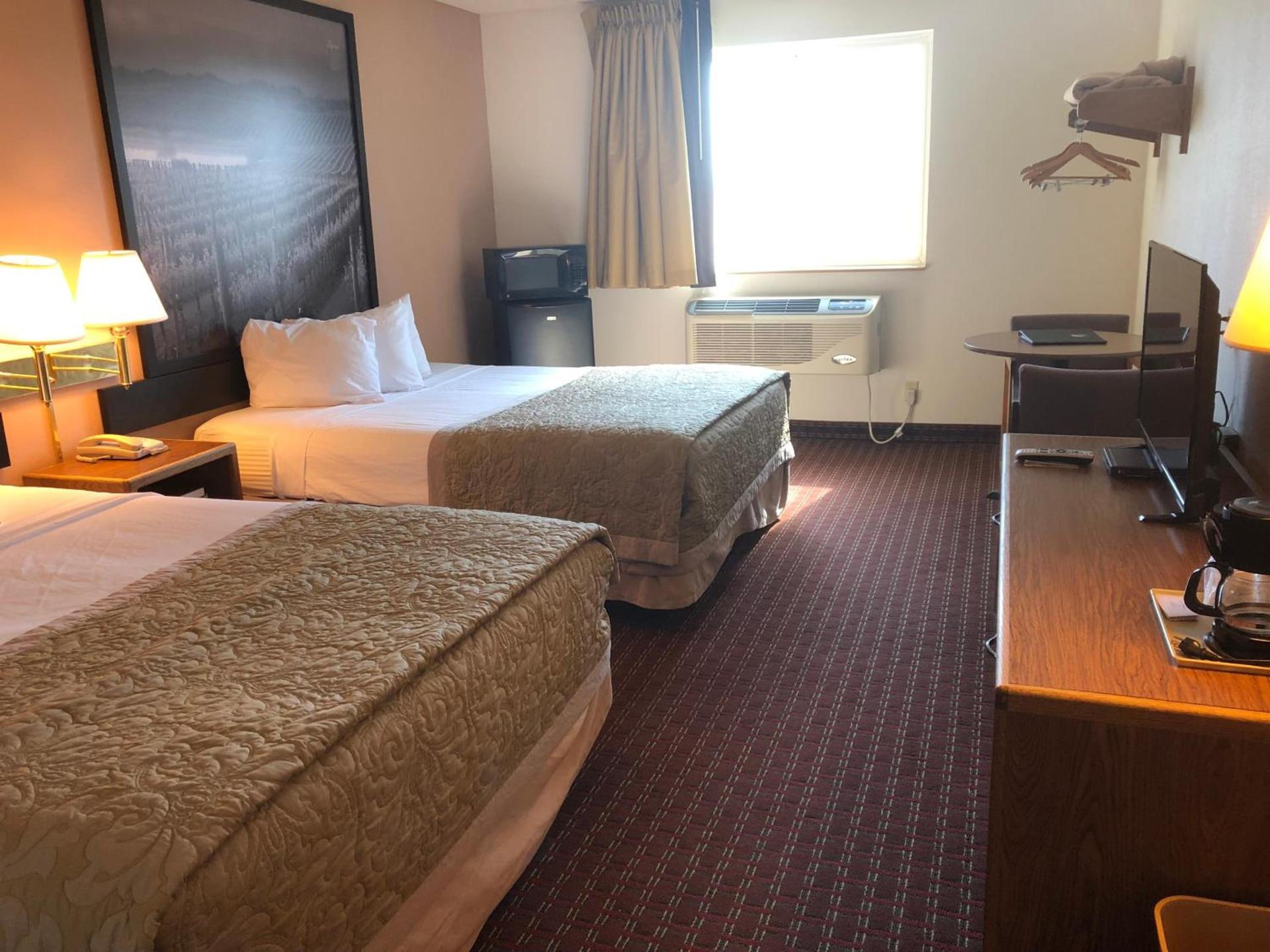 Super 8 by Wyndham Pendleton photo 42