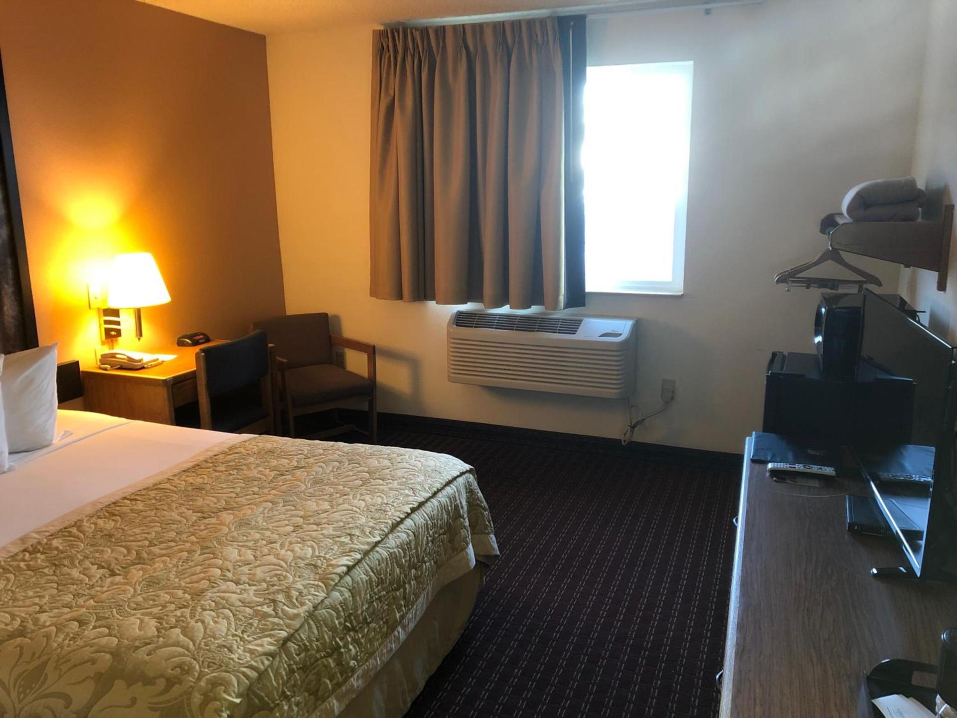 Super 8 by Wyndham Pendleton photo 44