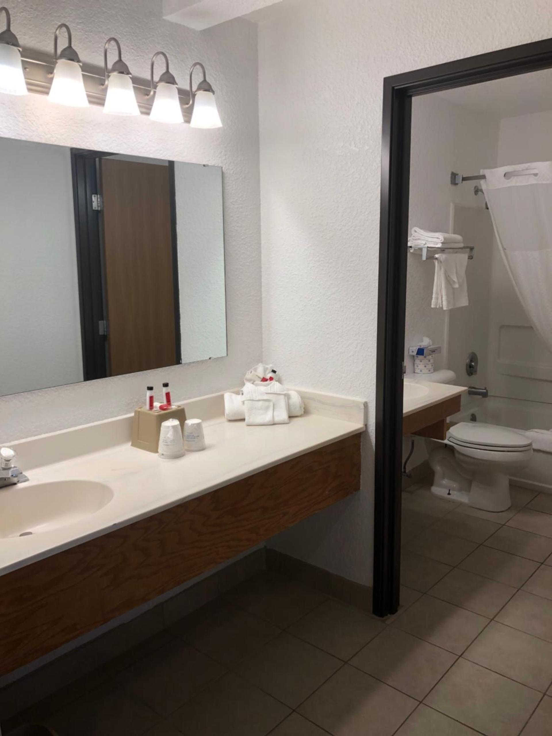Super 8 by Wyndham The Dalles OR photo 51