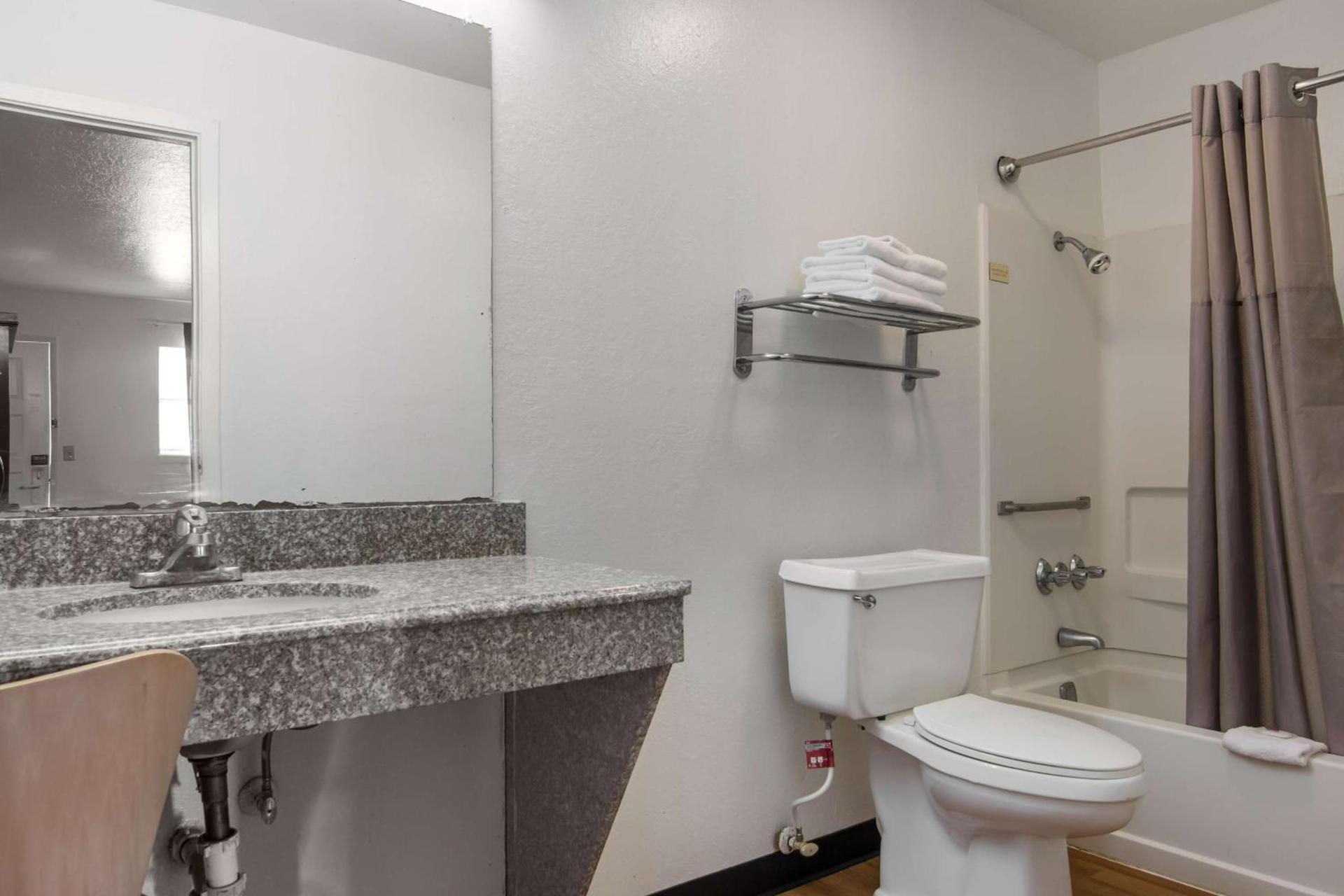 Motel 6-Atlanta, TX photo 13